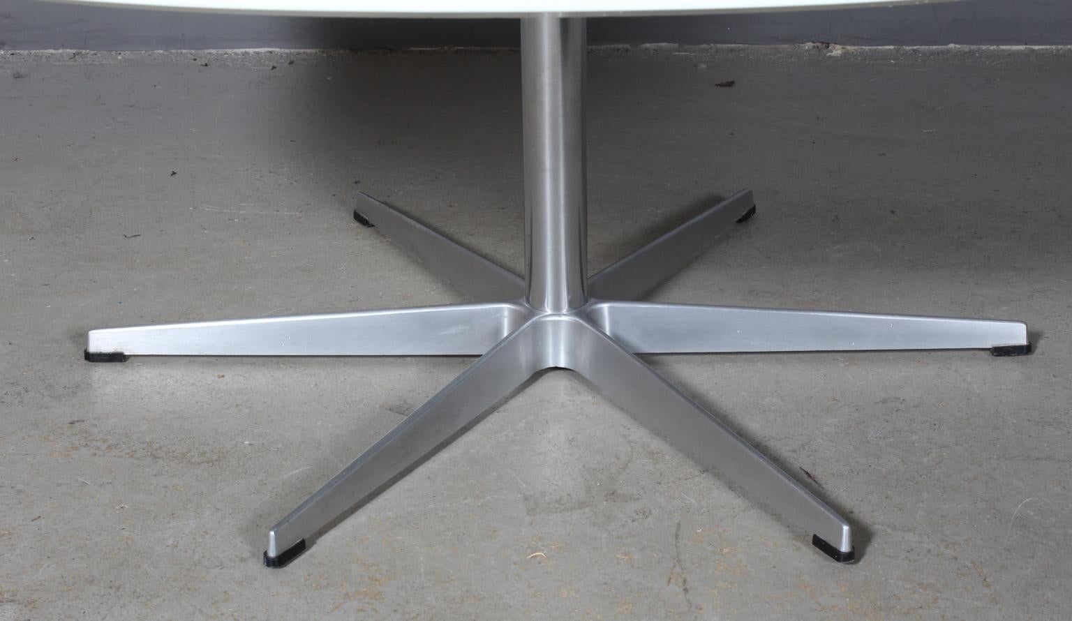 Scandinave moderne Table basse Arne Jacobsen en vente