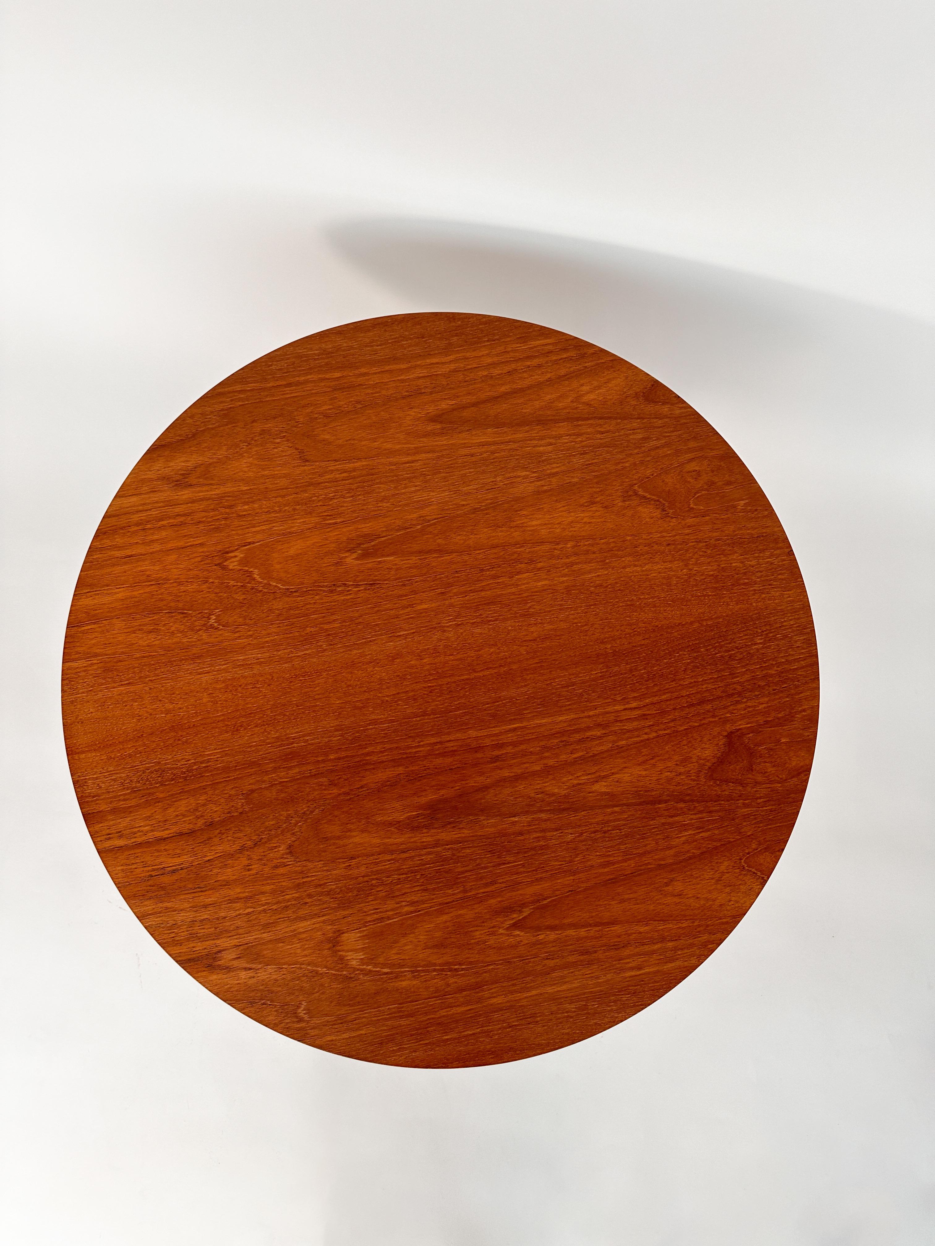 Arne Jacobsen Coffee Table Fritz Hansen Teak Three Legged Denmark 1960s In Good Condition In Basel, BS