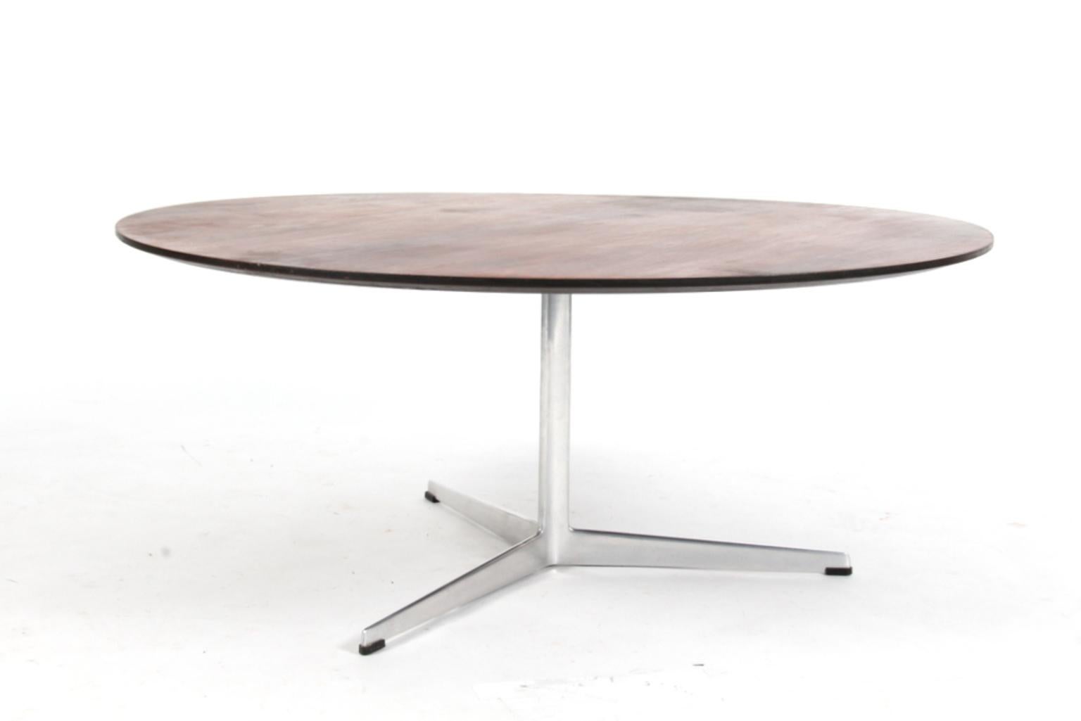 Scandinavian Modern Arne Jacobsen Coffee Table, Rosewood, Fritz Hansen, 1960s