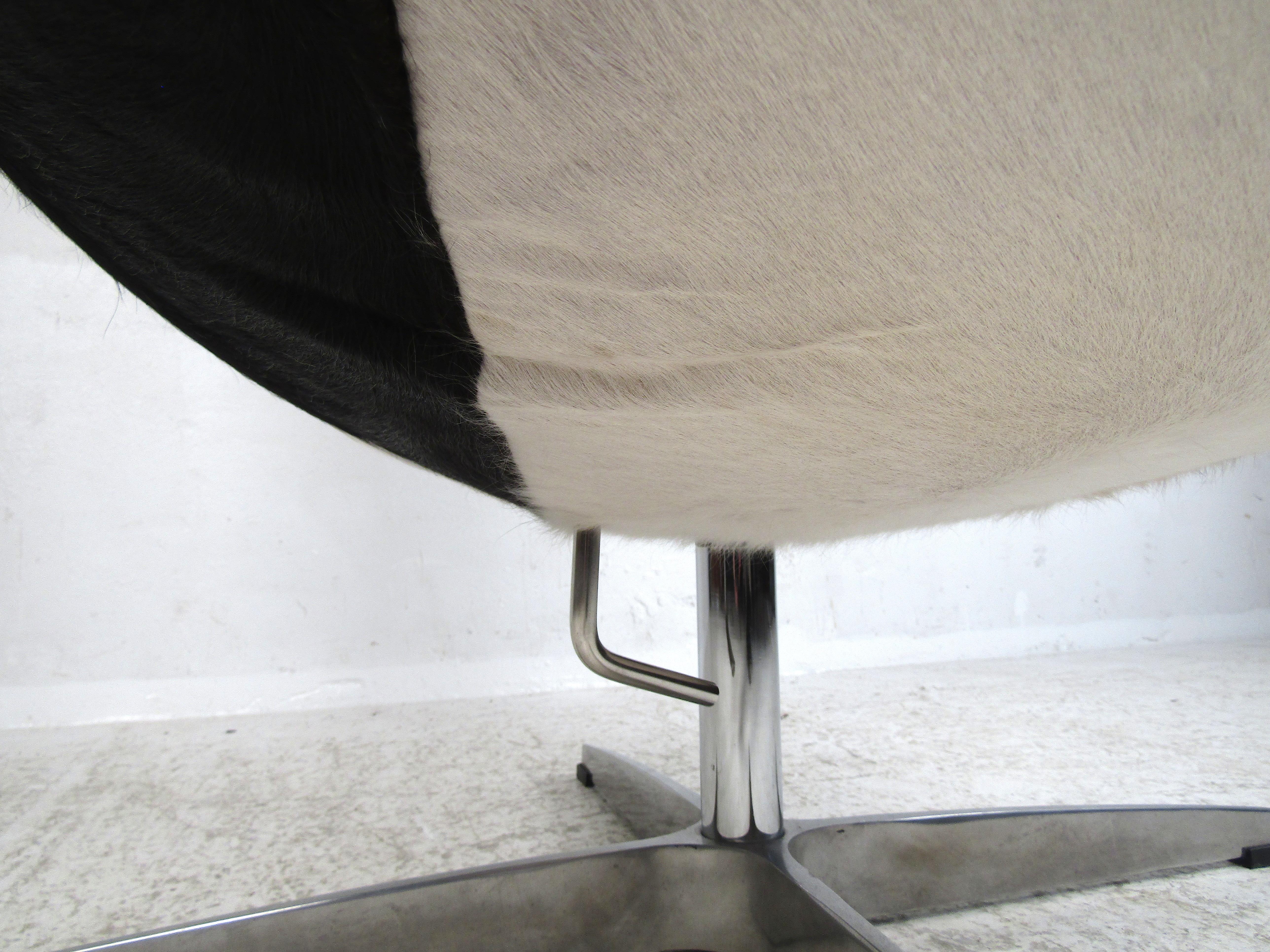 Arne Jacobsen Cow-Hide Egg Chair 2