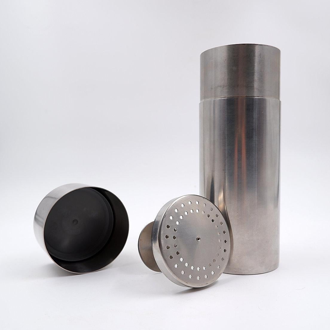 Arne Jacobsen Cylinda Cocktail Shaker 1960s In Good Condition For Sale In Linkebeek, BE