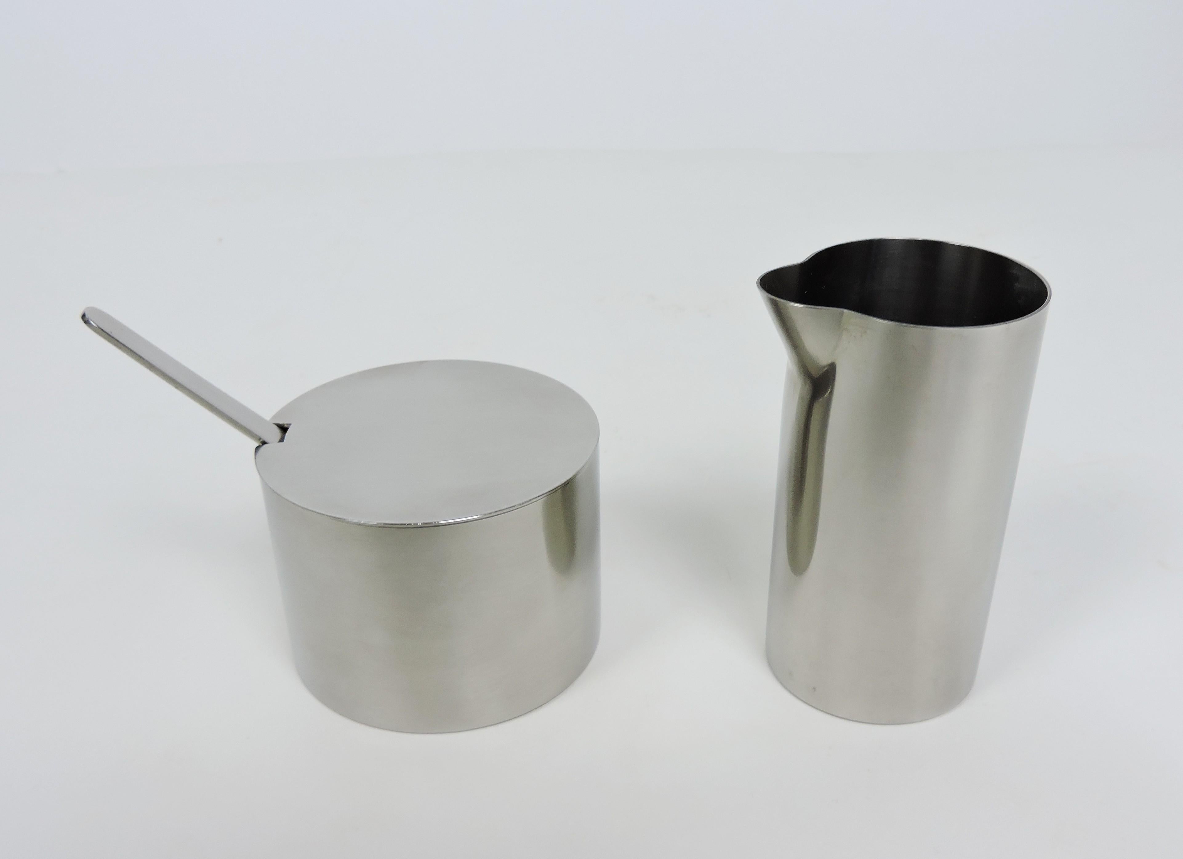 Arne Jacobsen Cylinda Danish Modern Stainless Steel Coffee Tea Set for Stelton In Good Condition For Sale In Chesterfield, NJ