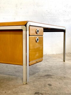 Arne Jacobsen, Schreibtisch „DJOB“ im dänischen Modern-Stil