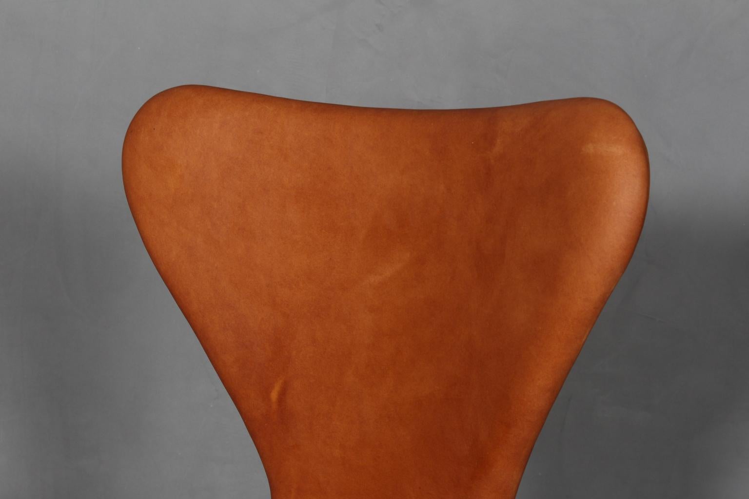 Scandinavian Modern Arne Jacobsen Dining Chair For Sale