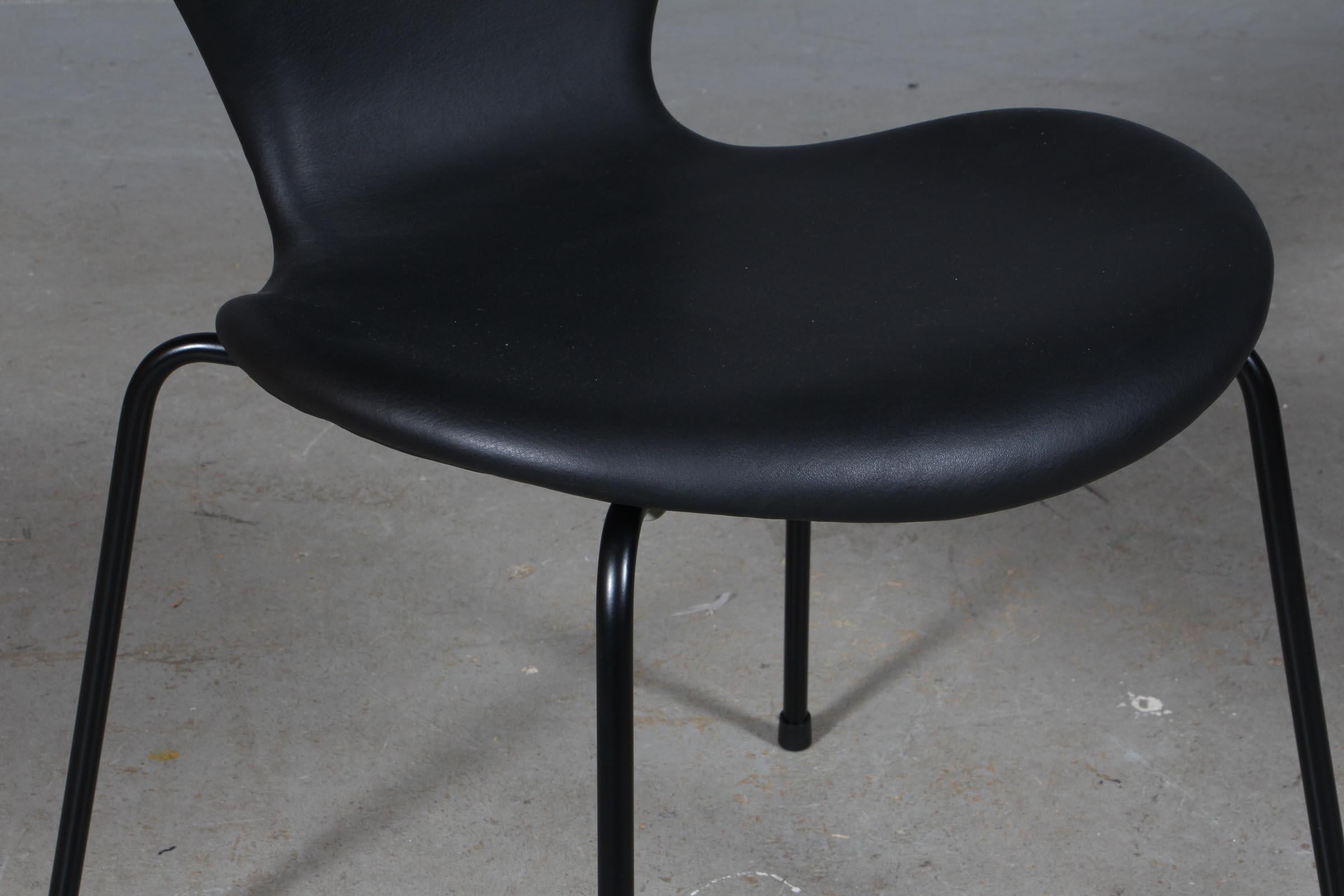 Scandinavian Modern Arne Jacobsen Dining Chair For Sale