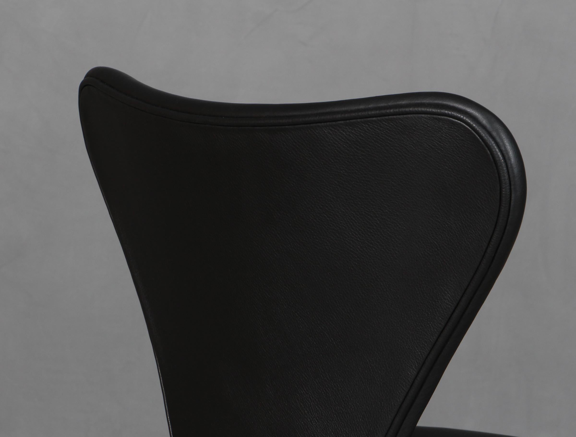 Mid-20th Century Arne Jacobsen Dining Chair For Sale