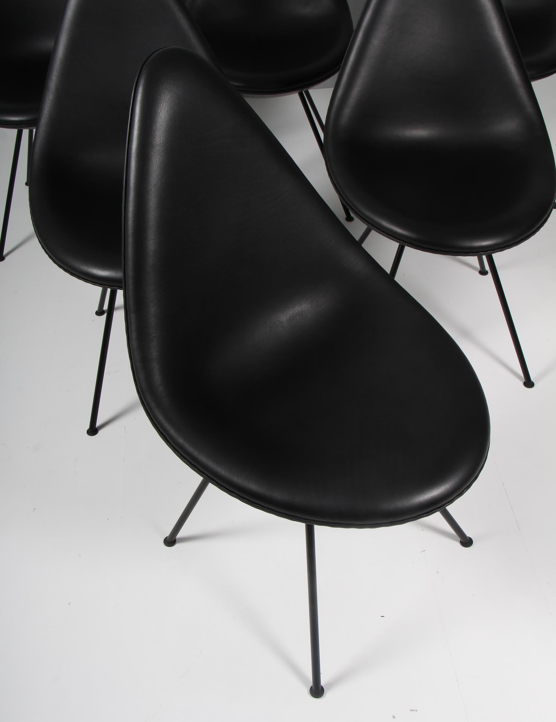 Arne Jacobsen, Dining Chair Model 3110, Drop Chair, Black Aniline Leather Excellent état - En vente à Esbjerg, DK