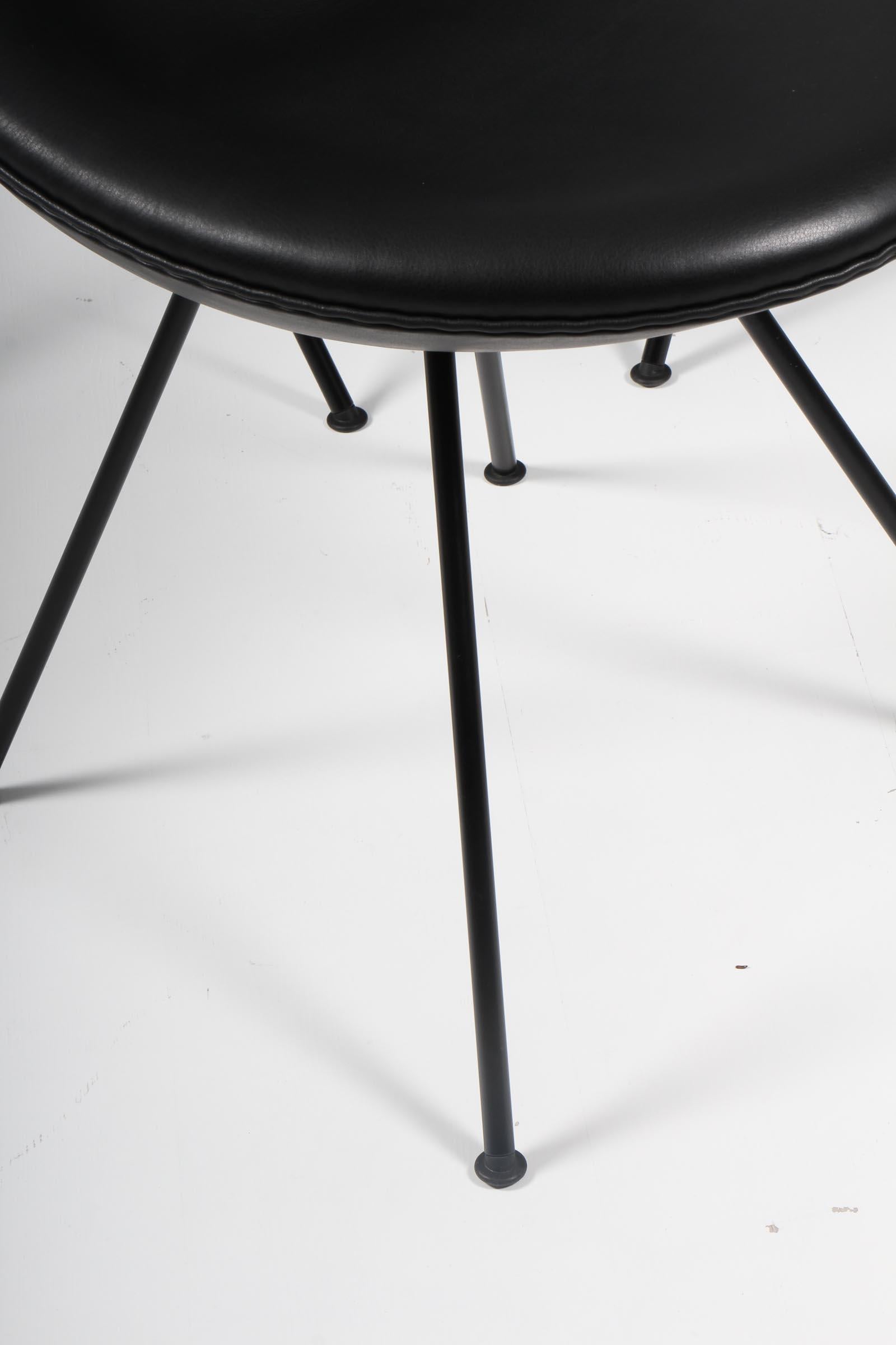 Scandinavian Modern Arne Jacobsen, Dining Chair Model 3110, Drop Chair, Black Aniline Leather For Sale