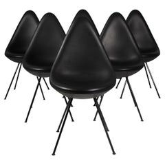 Arne Jacobsen, Esszimmerstuhl Modell 3110, Tropfenstuhl, schwarzes Anilinleder