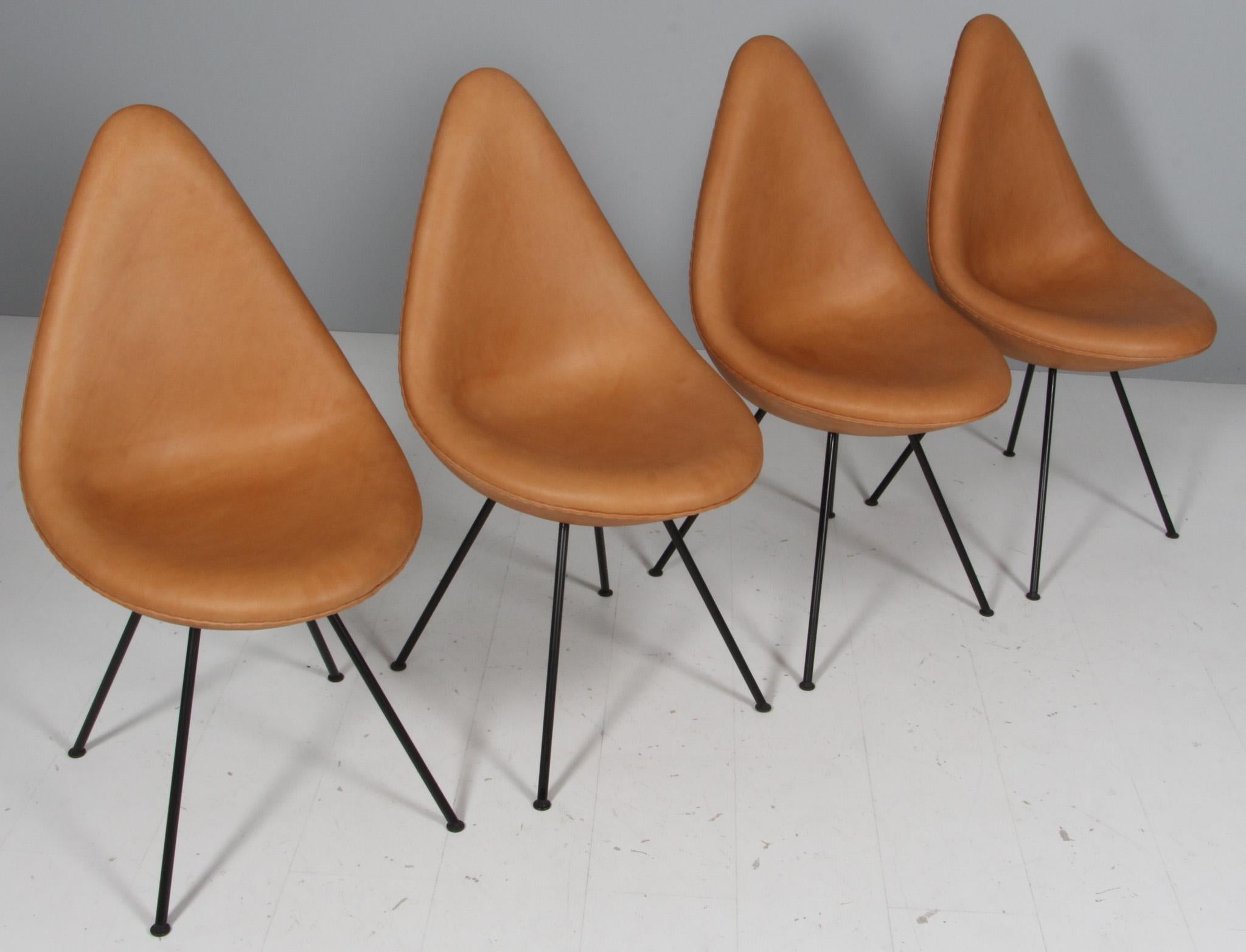 Arne Jacobsen dining chairs, new upholstered with full grain vintage tan aniline leather.

Legs of powder coated steel.

Model 3110 