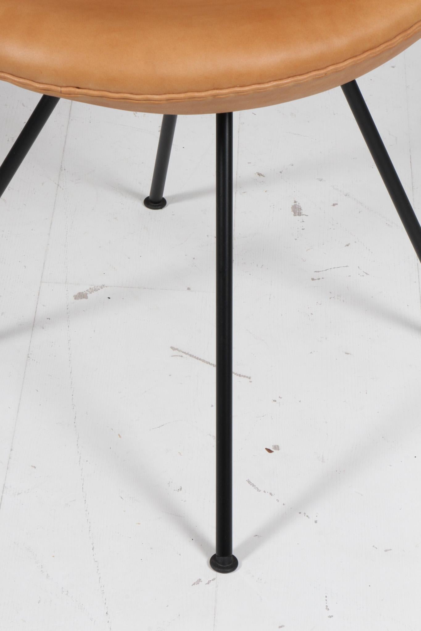 Arne Jacobsen, Dining Chair Model 3110, Drop Chair, tan vintage Aniline Leather In Excellent Condition For Sale In Esbjerg, DK