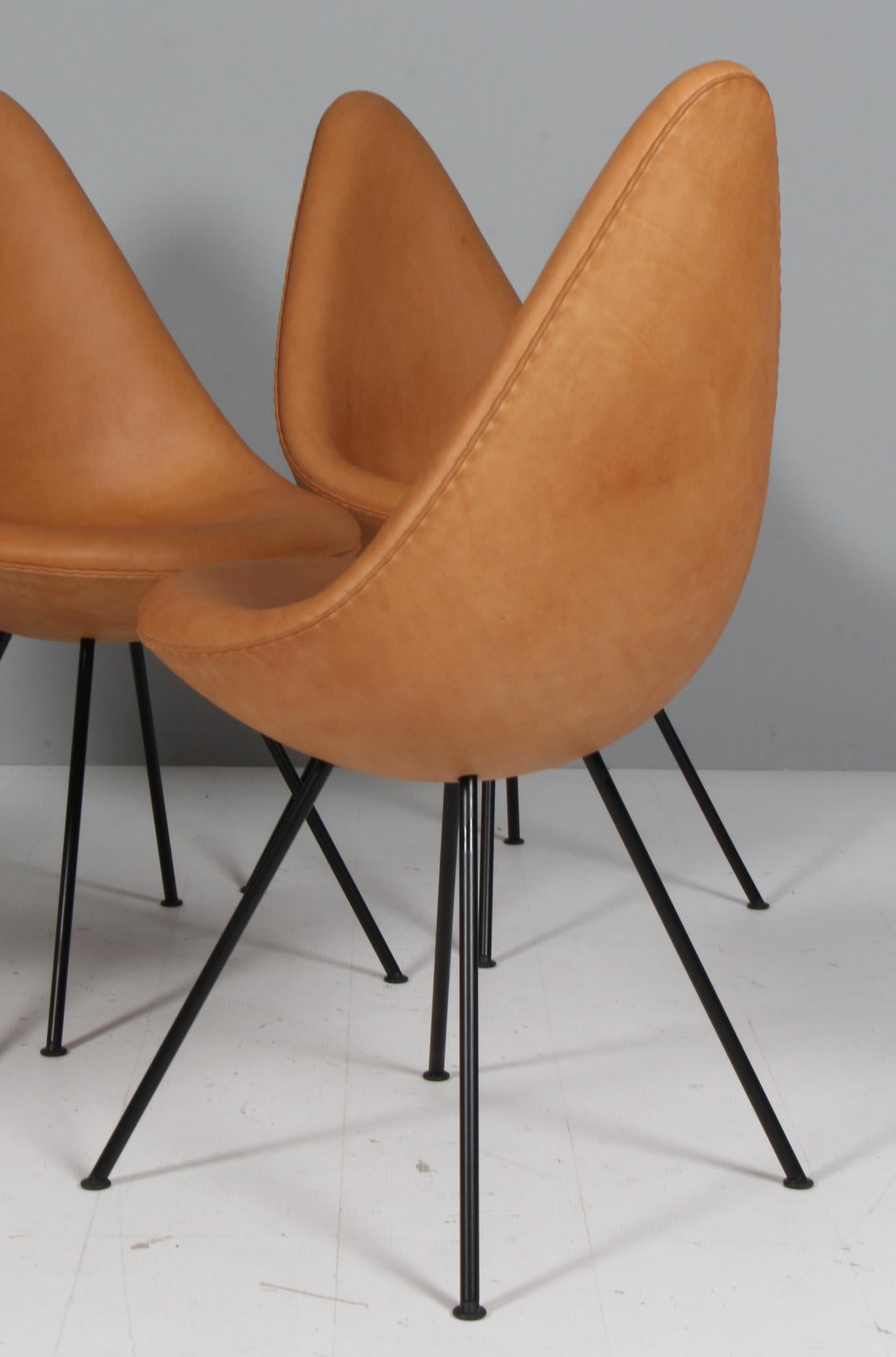 Mid-20th Century Arne Jacobsen, Dining Chair Model 3110, Drop Chair, tan vintage Aniline Leather For Sale