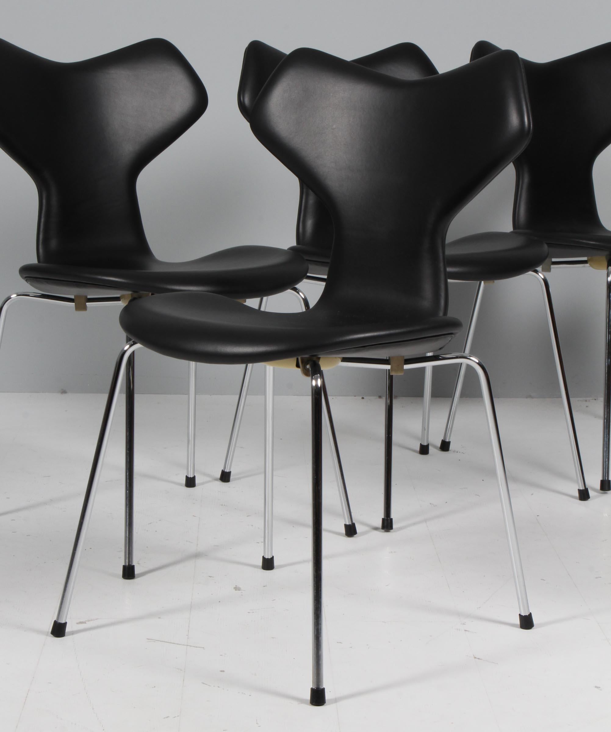 Scandinavo moderno Sedia da pranzo Arne Jacobsen, modello Grand Prix modello 3130 in vendita