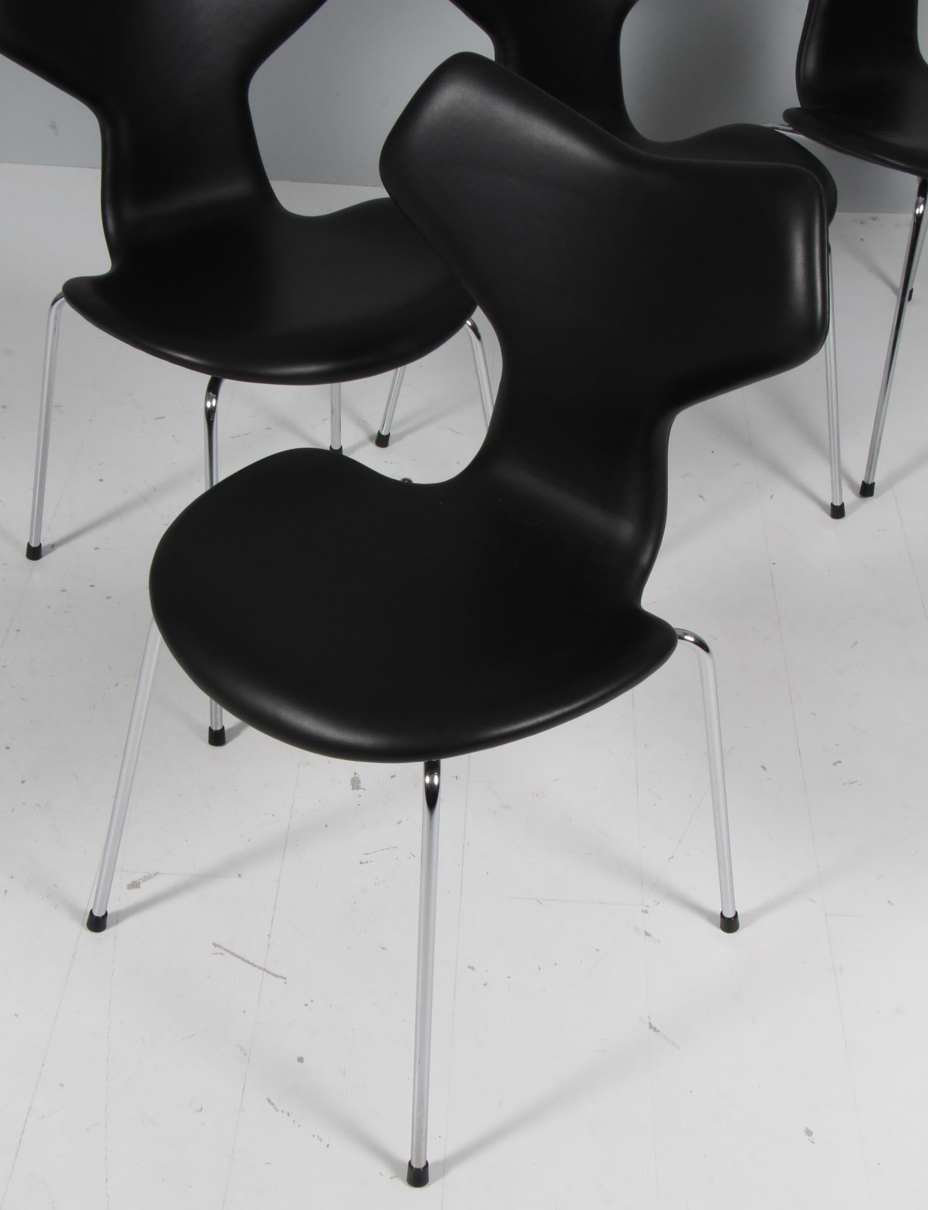 Danese Sedia da pranzo Arne Jacobsen, modello Grand Prix modello 3130 in vendita