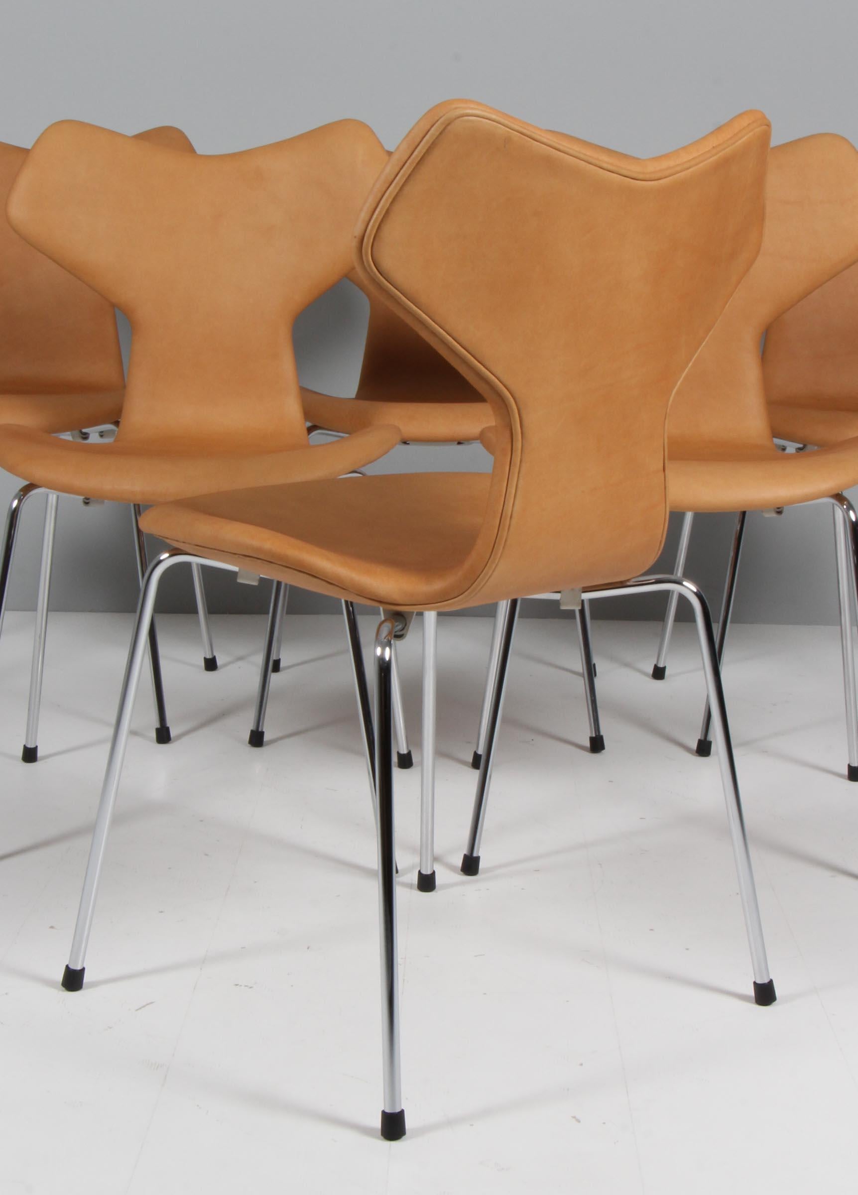 Arne Jacobsen Dining Chair, model Grand Prix model 3130 In Excellent Condition In Esbjerg, DK