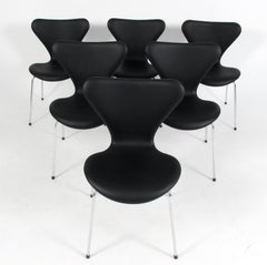 Arne Jacobsen Model 3107 Dining Chair in Black Aniline Leather