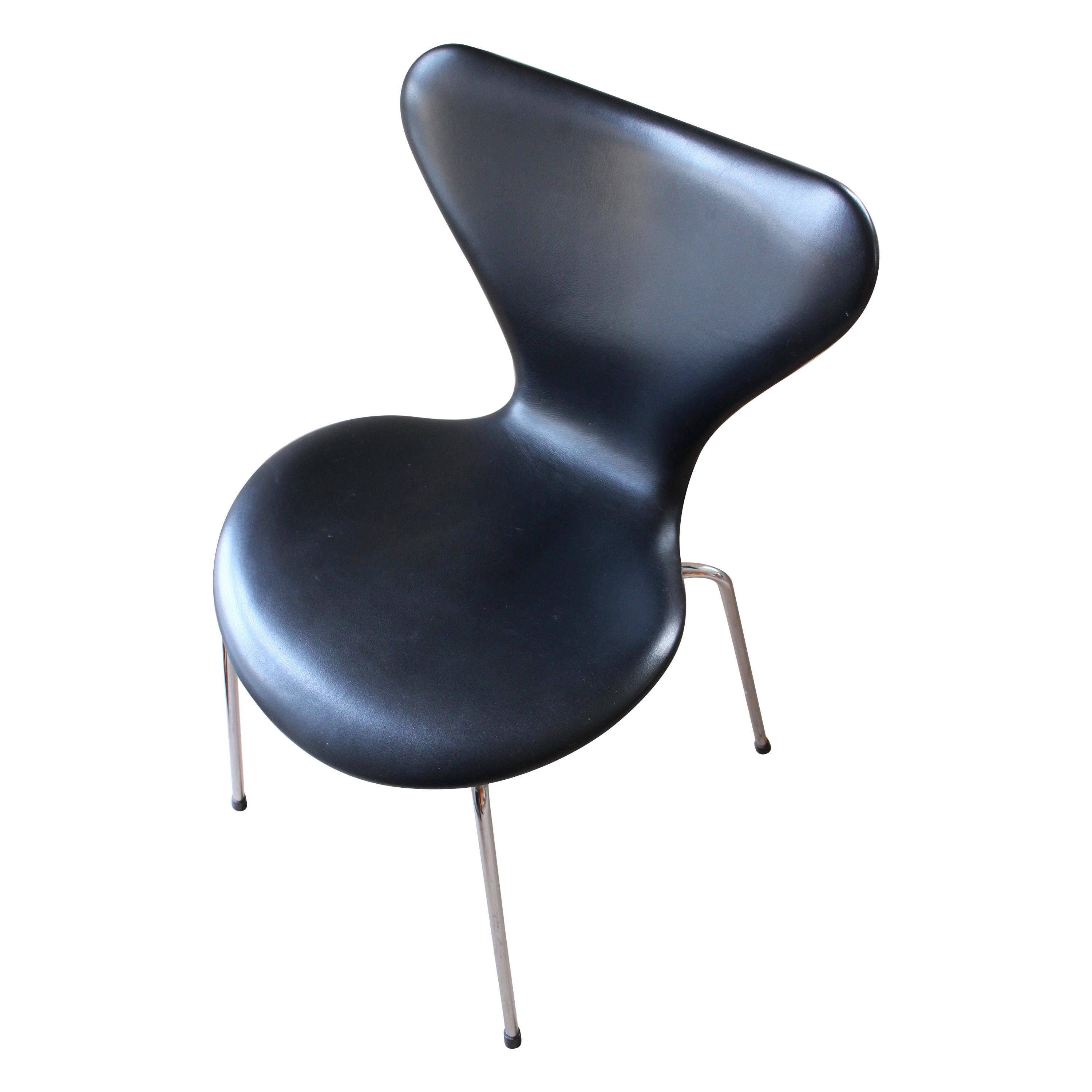 Arne Jacobsen, Dining Chair or, Series 7, Fritz Hansen, Black Leather For Sale