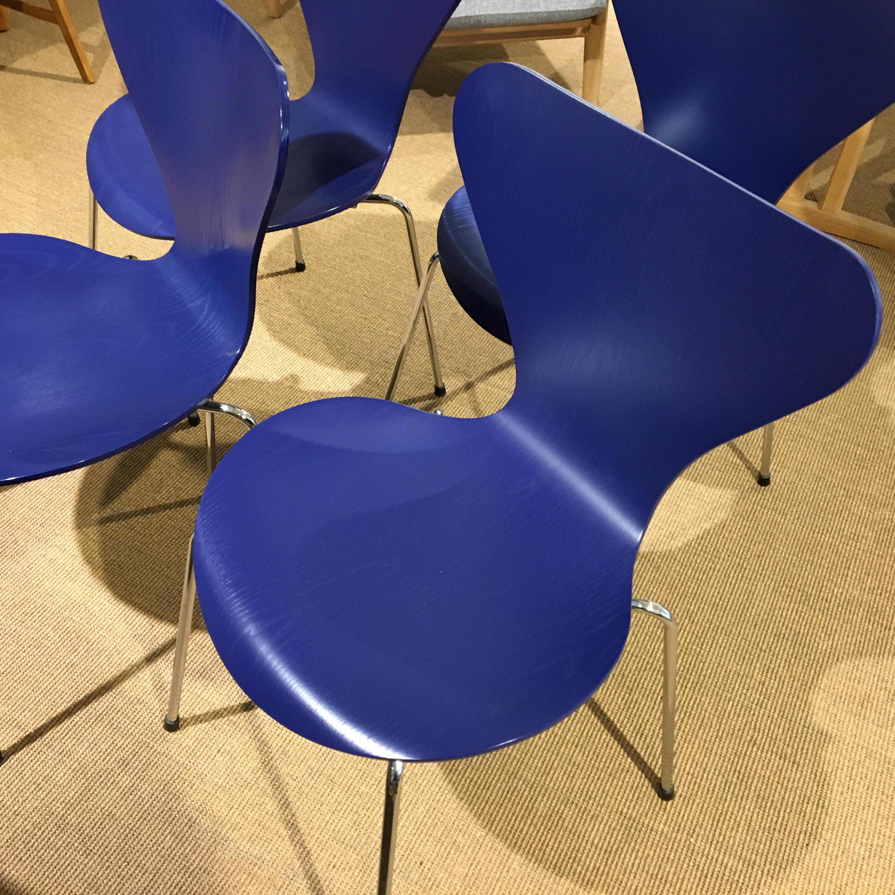 Scandinavian Modern Arne Jacobsen Dining Chairs 4 Pcs, Aj 3107 in Blue