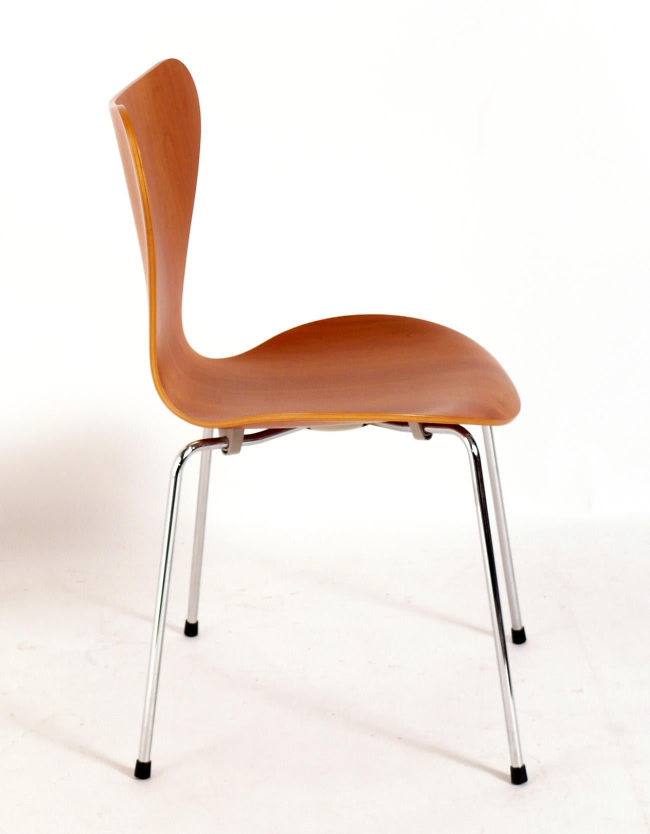 Juego de cuatro sillas de comedor Arne Jacobsen by Fritz Hansen Moderno de mediados de siglo