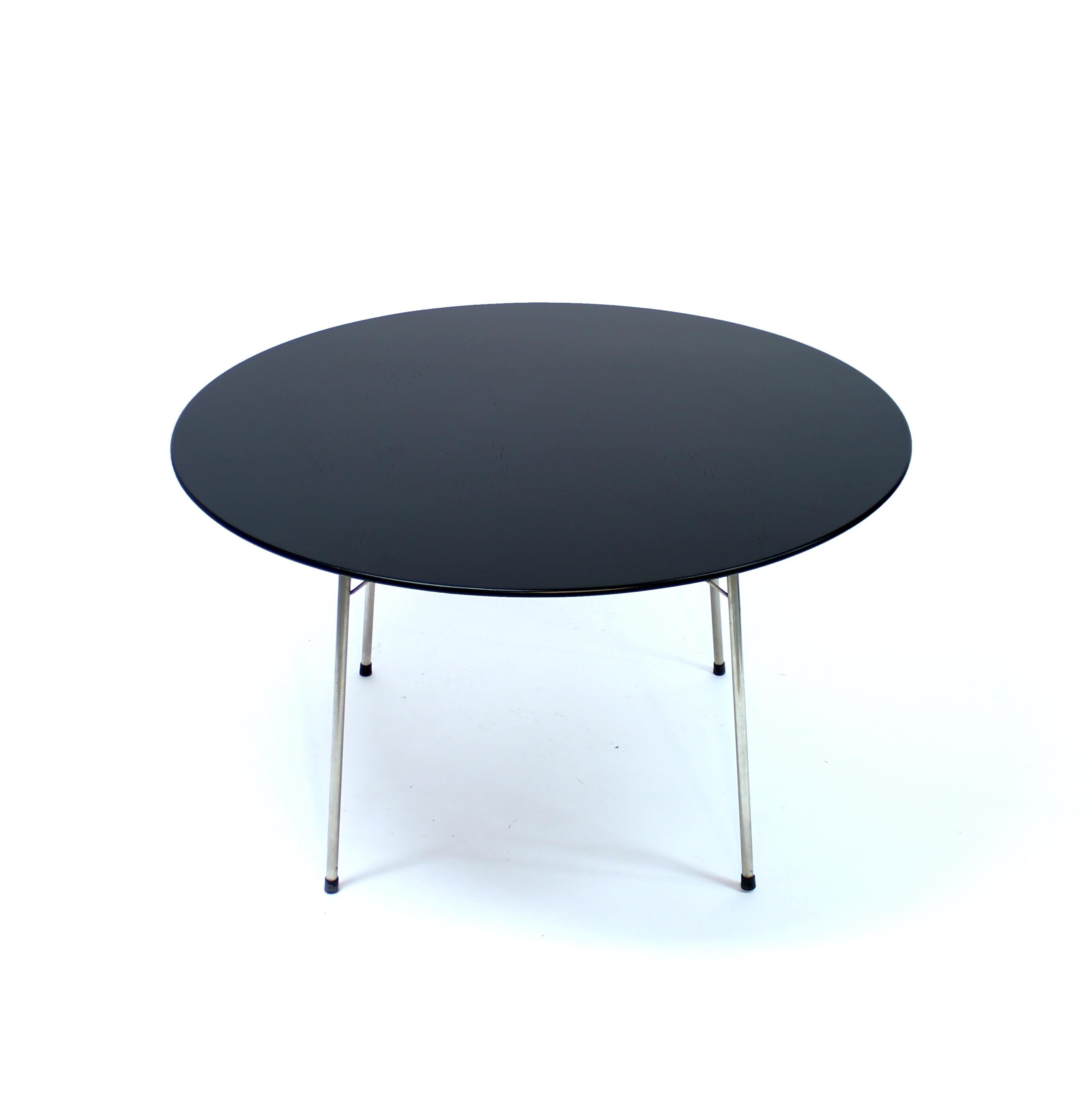 Danish Arne Jacobsen, dining table, model 3600, Fritz Hansen, ca 1980 For Sale