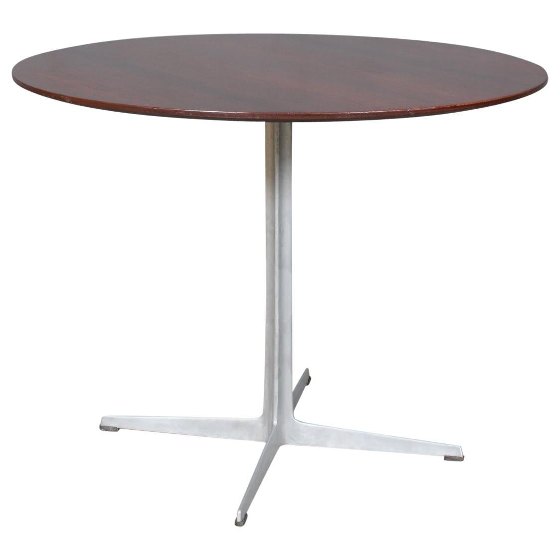 Arne Jacobsen dining table