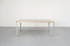 Mesa o escritorio "Djob" de Arne Jacobsen