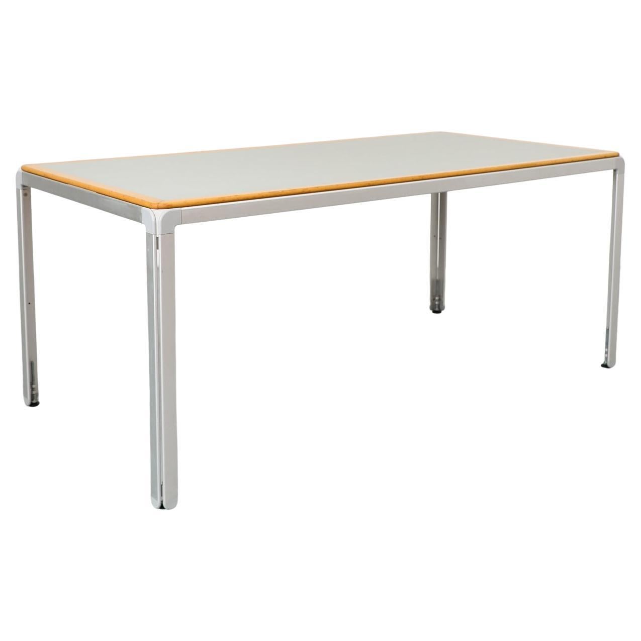 Mesa o escritorio "Djob" de Arne Jacobsen