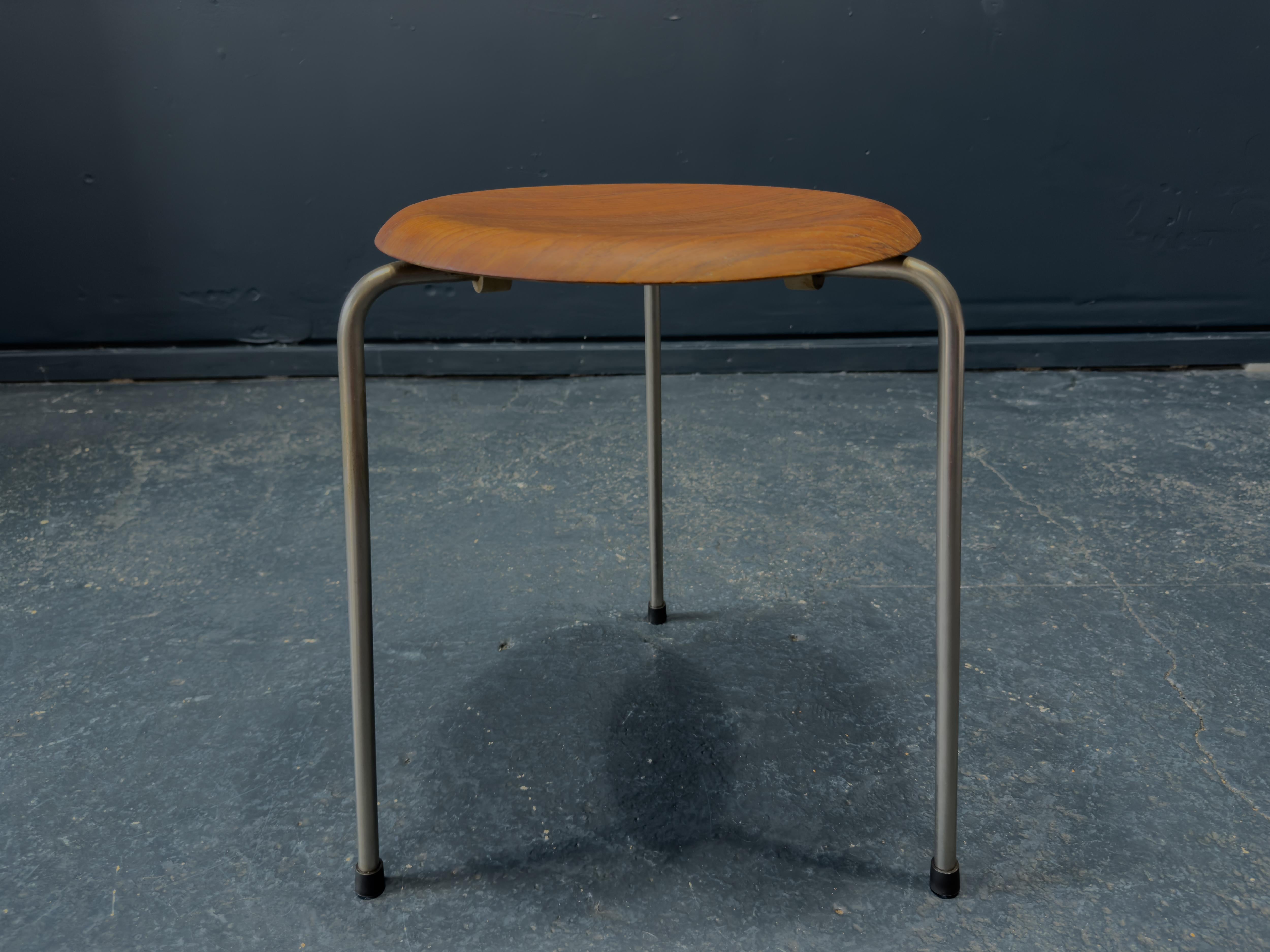 Arne Jacobsen Dot Stool In Good Condition In London, GB