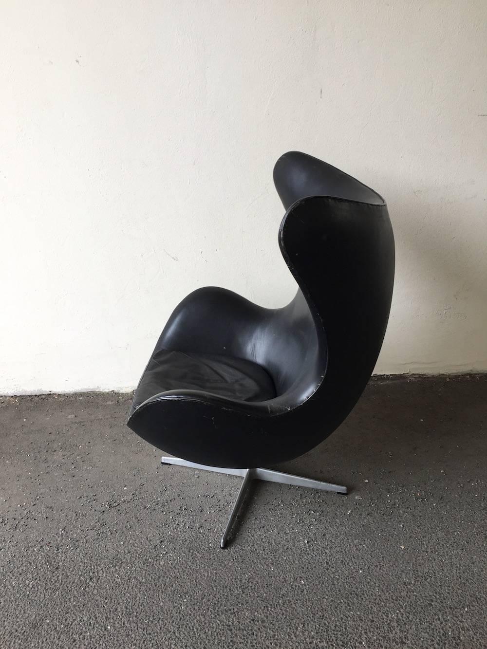 the egg chair arne jacobsen