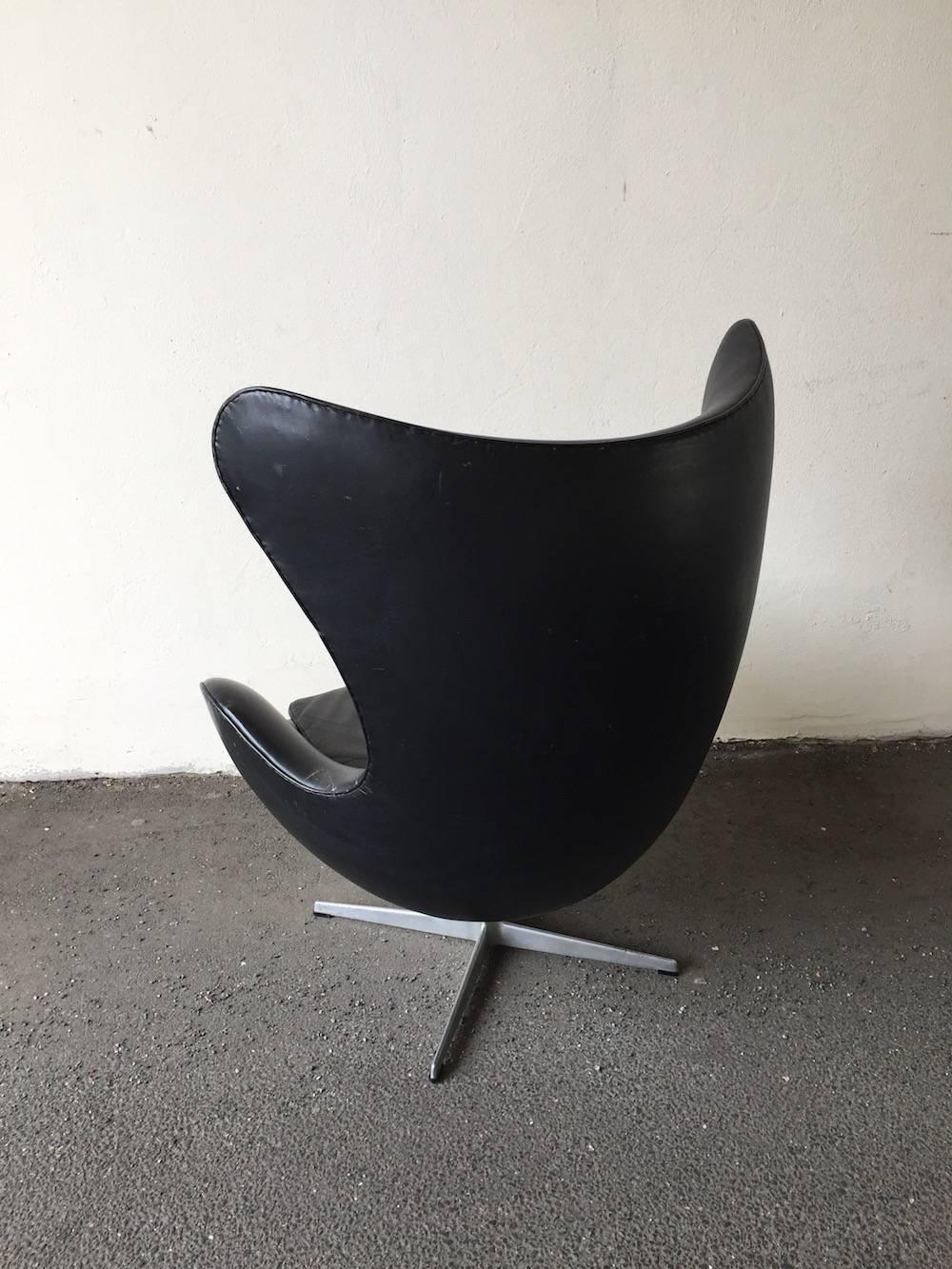 Arne Jacobsen Early Edition Egg Chair In Fair Condition In Munich, DE