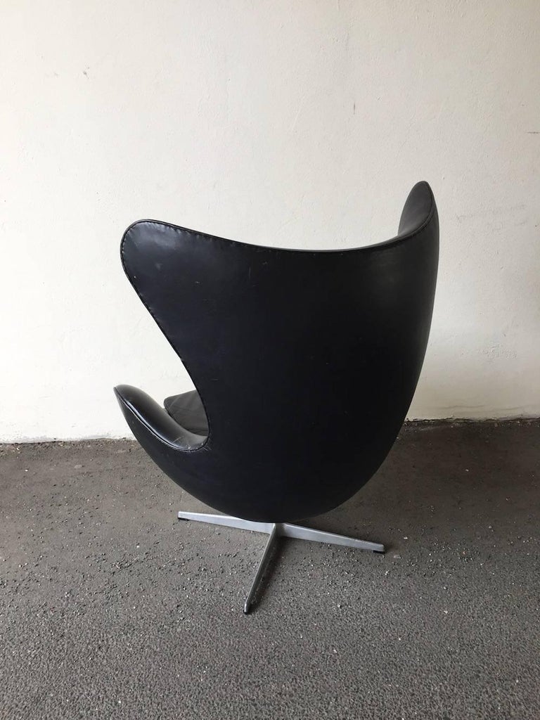 egg shell chairs for sale on Arne Jacobsen Early Edition Egg Chair For Sale At 1stdibs