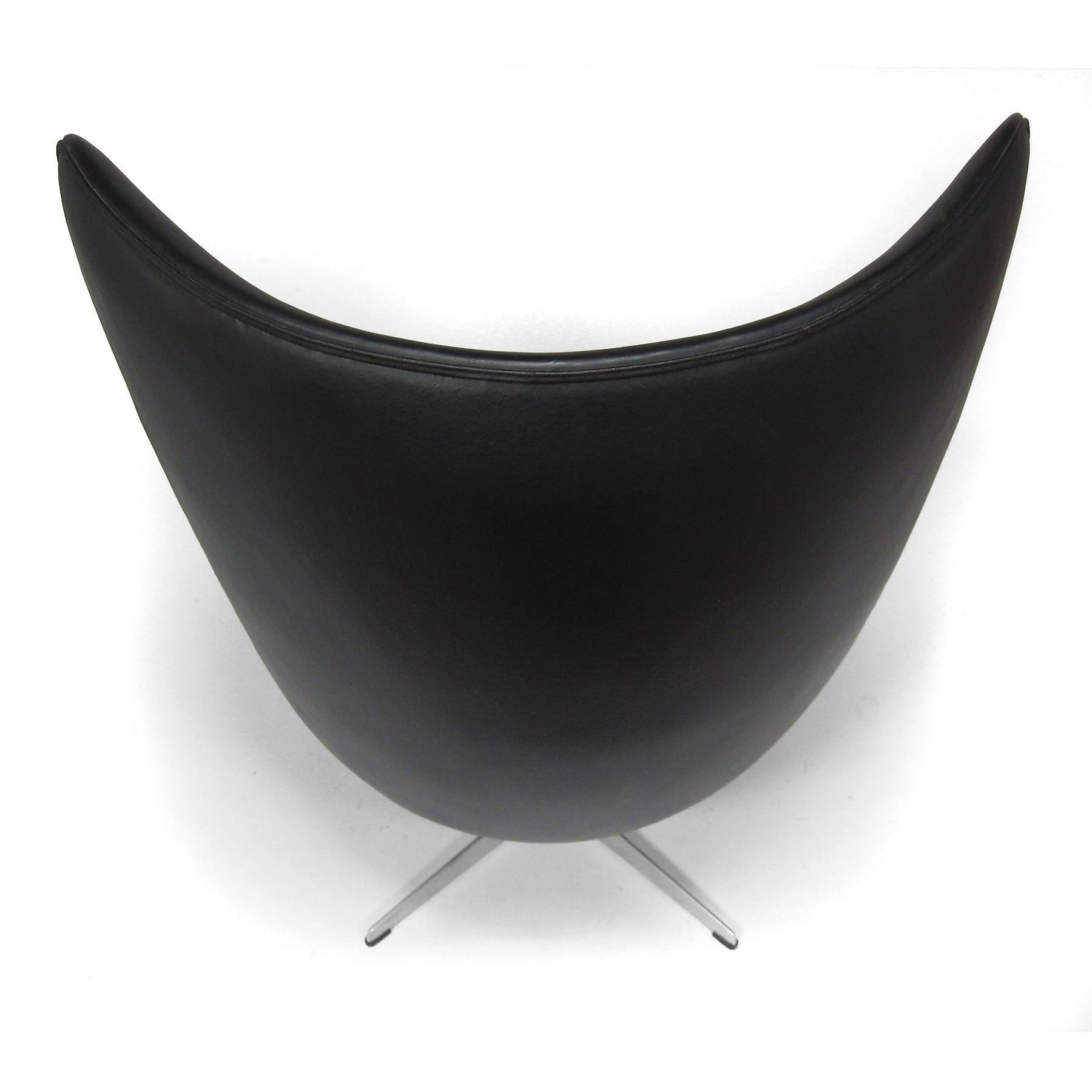 Arne Jacobsen Early Egg Chair by Fritz Hansen 3
