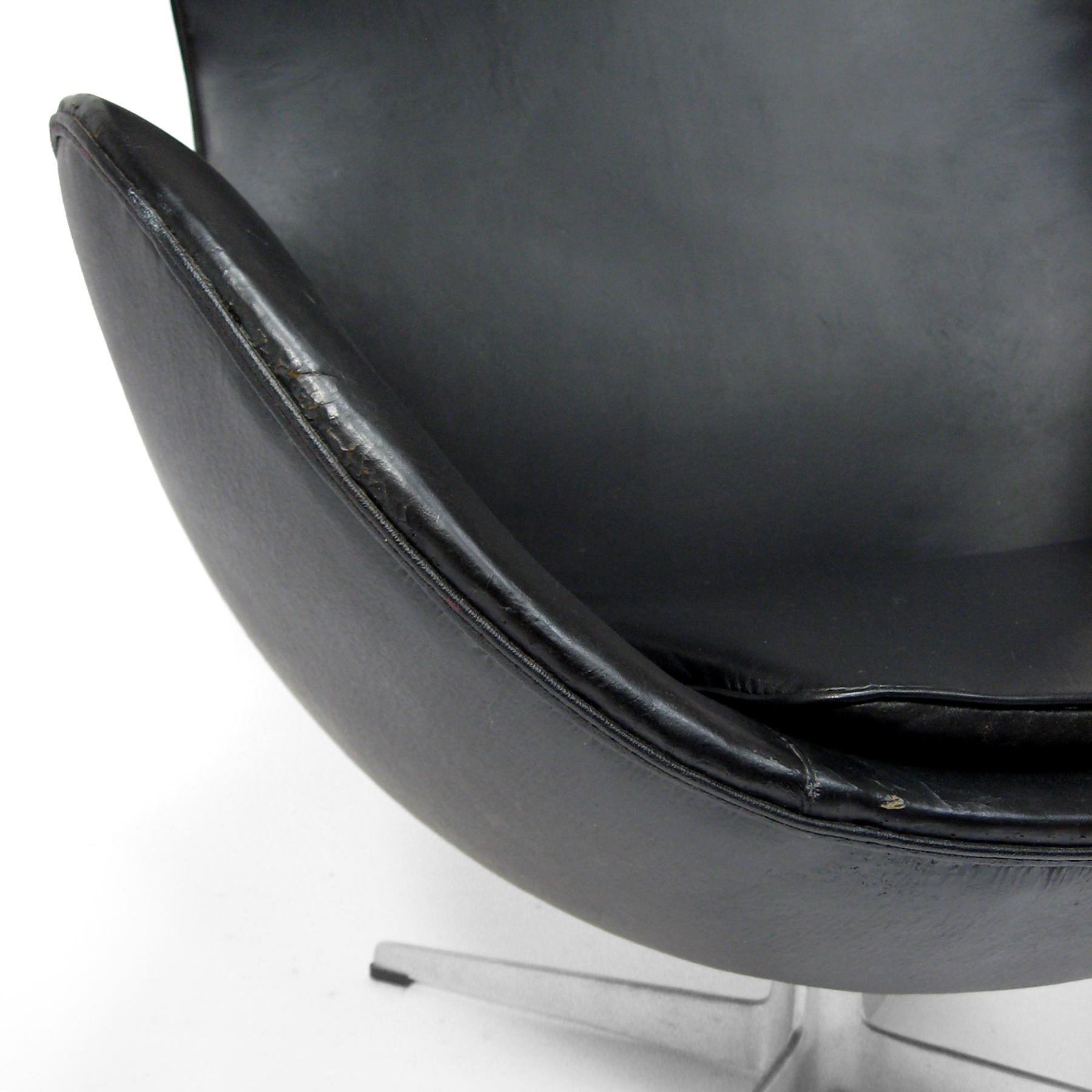 Aluminum Arne Jacobsen Early Egg Chair by Fritz Hansen