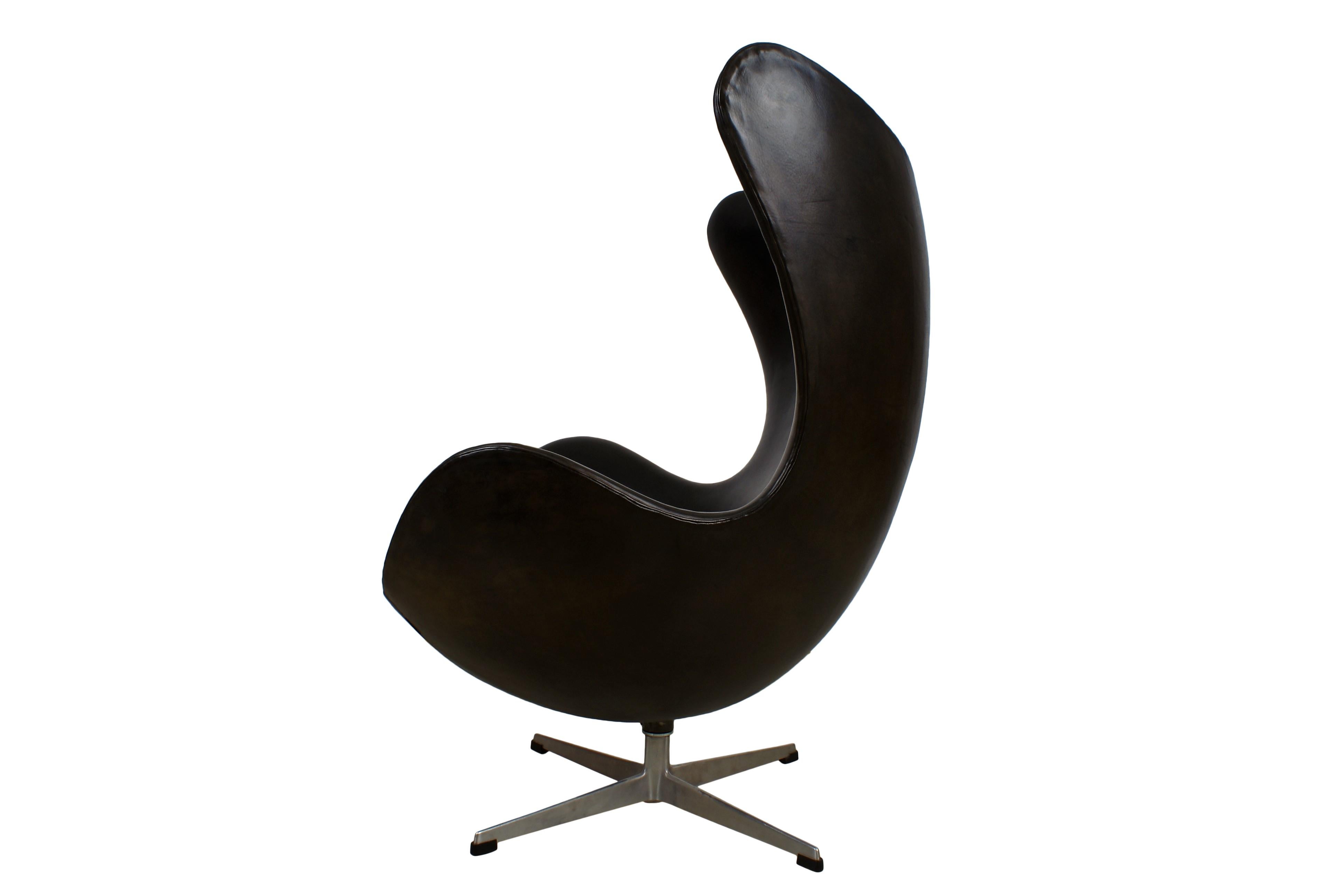 Chaise Early Egg d'Arne Jacobsen en cuir noir, Fritz Hansen, 1958 3