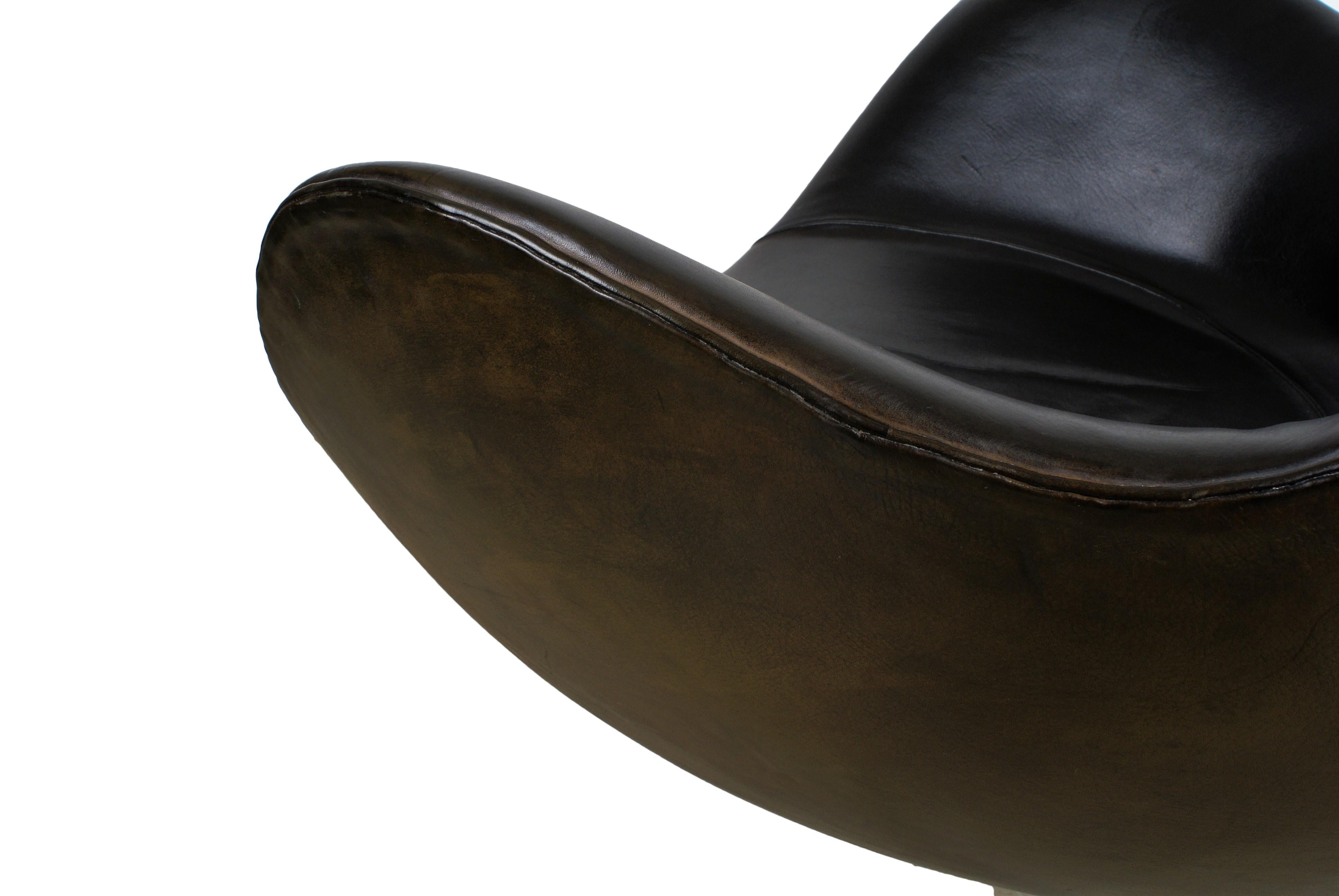 Arne Jacobsen Early Egg Chair in Black Leather, Fritz Hansen, 1958 6