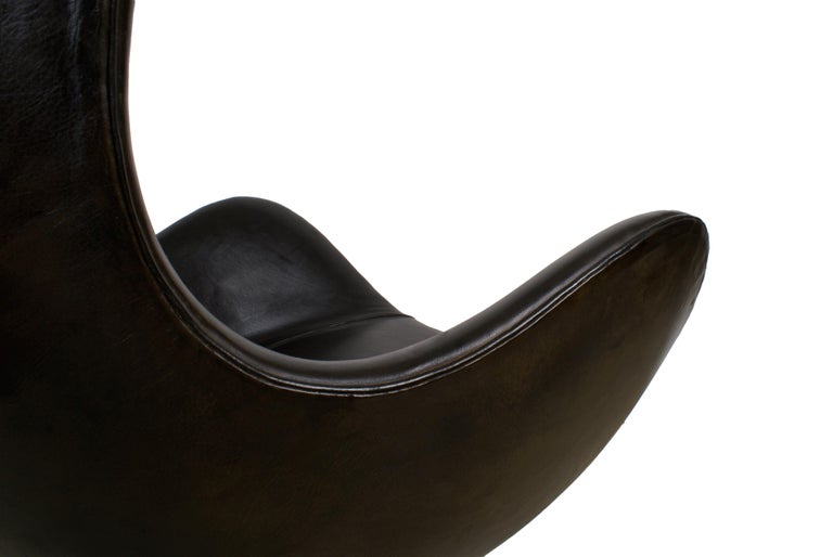 Danish Arne Jacobsen Early Egg Chair in Black Leather, Fritz Hansen, 1958