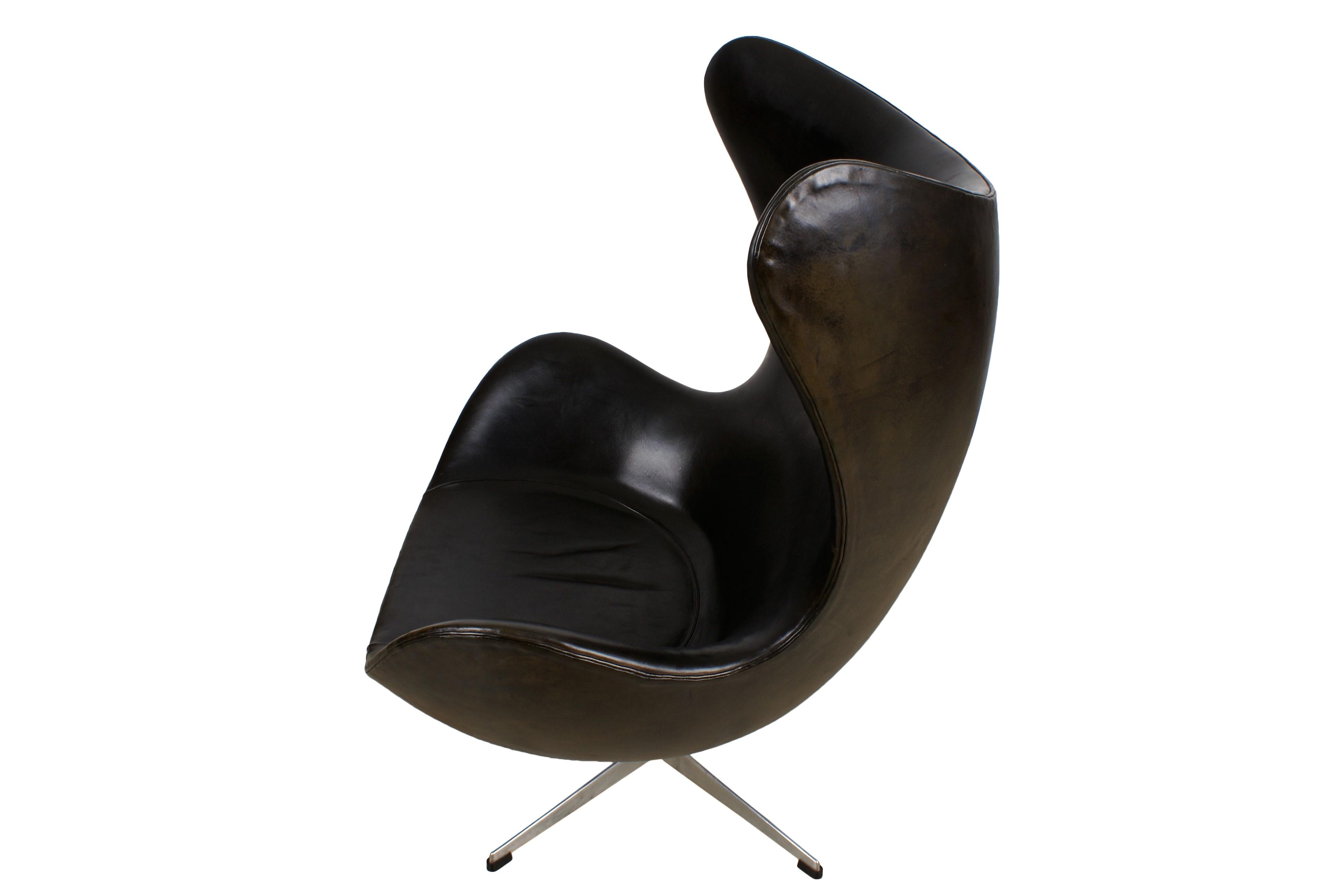 Danish Arne Jacobsen Early Egg Chair in Black Leather, Fritz Hansen, 1958