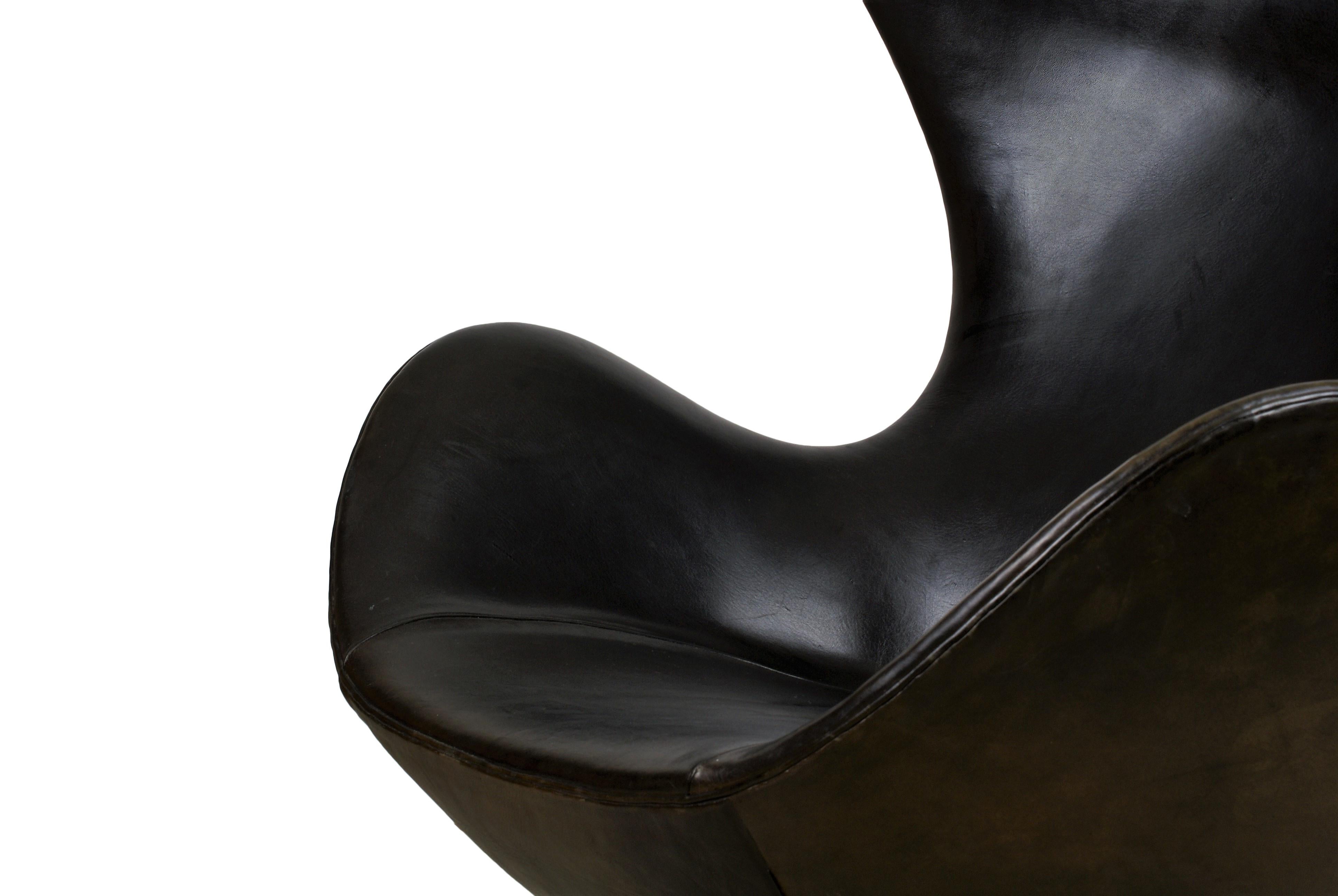 Arne Jacobsen Early Egg Chair in Black Leather, Fritz Hansen, 1958 In Excellent Condition In Copenhagen, DK