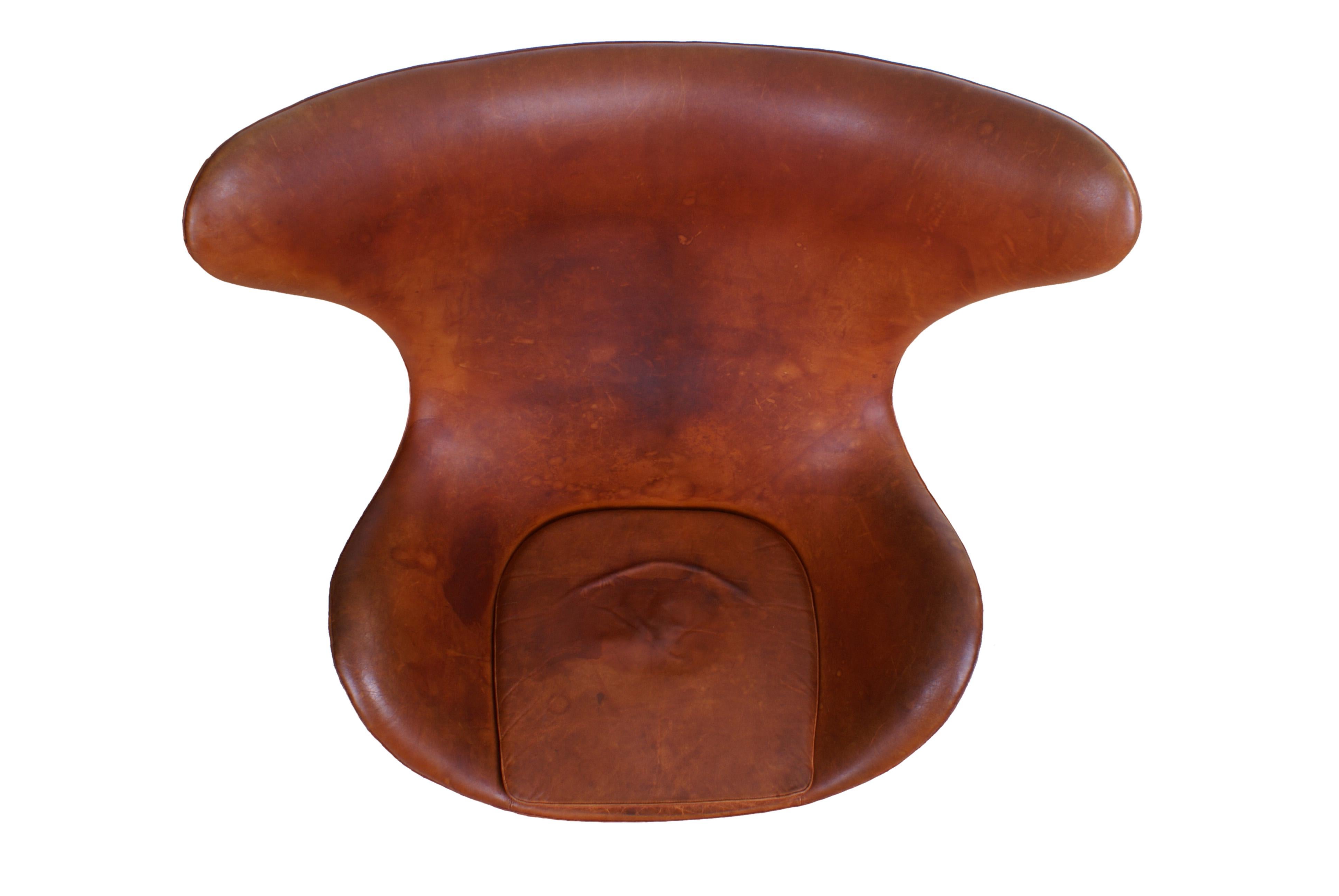 Arne Jacobsen Early Egg Chair in Original Patinated Natural Leather, 1960s 1