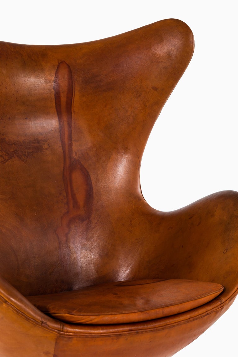 Arne Jacobsen Early Egg Chair with Stool by Fritz Hansen in Denmark 1