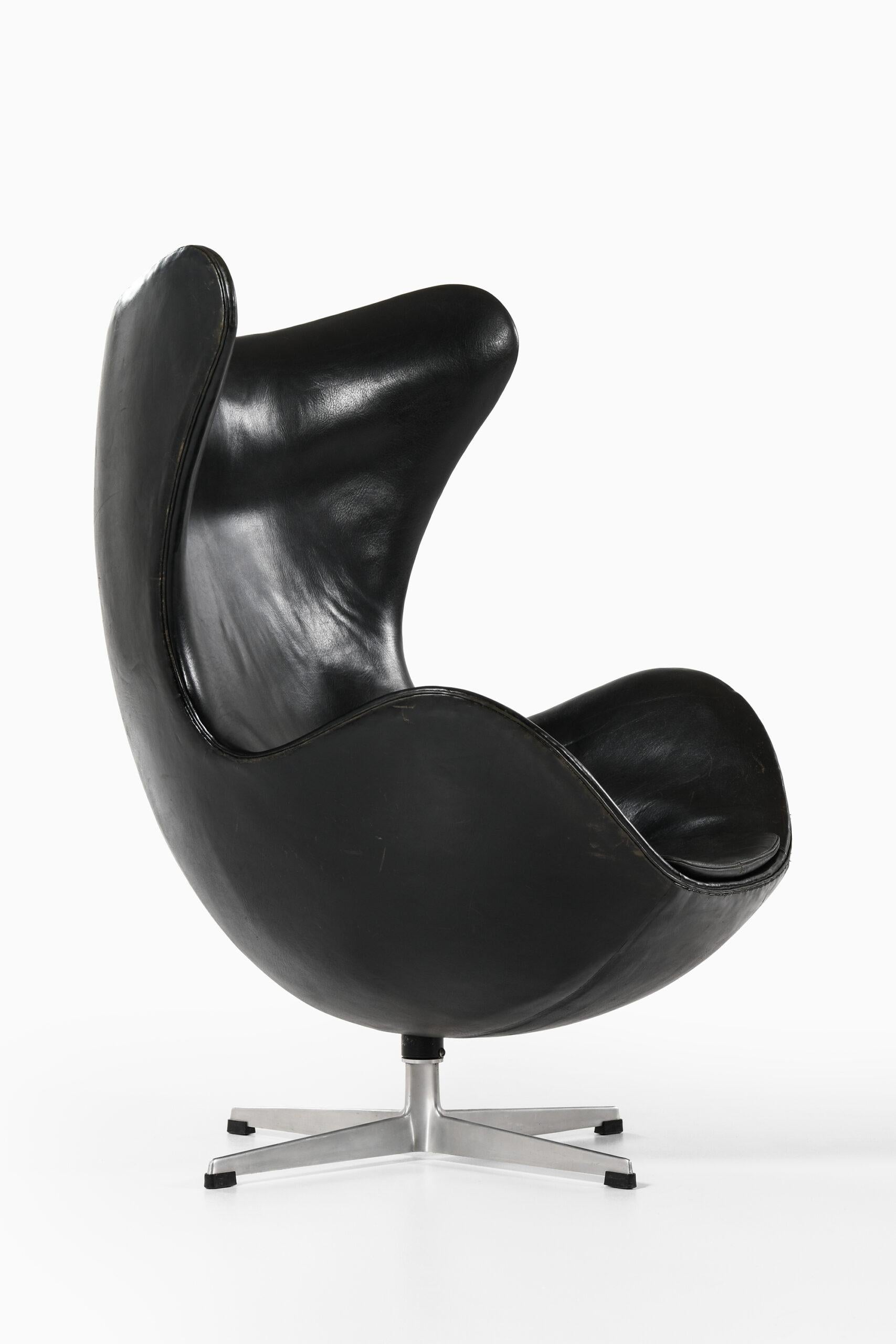 Sillón Arne Jacobsen Modelo 3316 / Egg Fabricado por Fritz Hansen Danés en venta