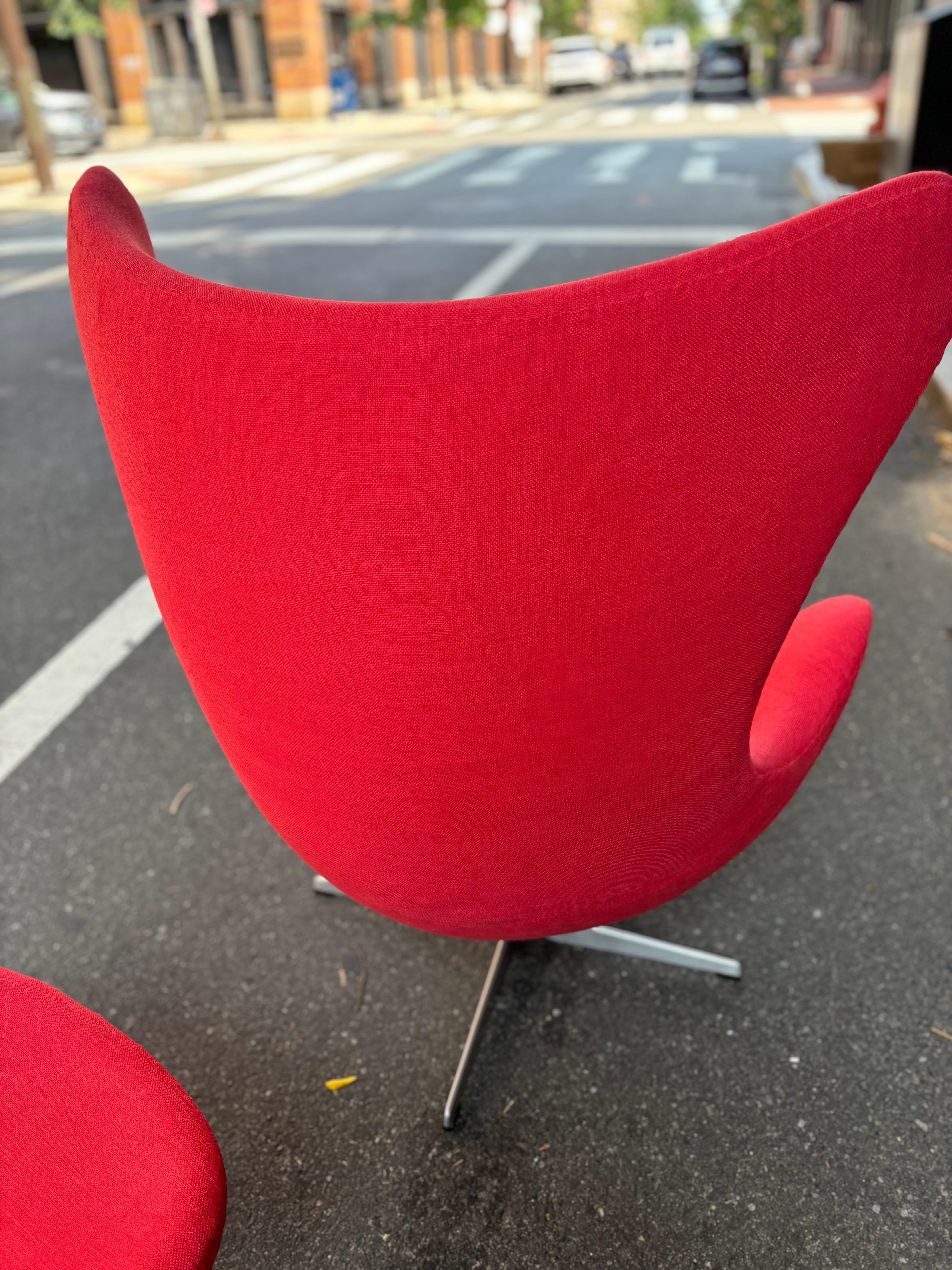 Scandinavo moderno Sedia e ottomano Arne Jacobsen di Fritz Hansen in vendita