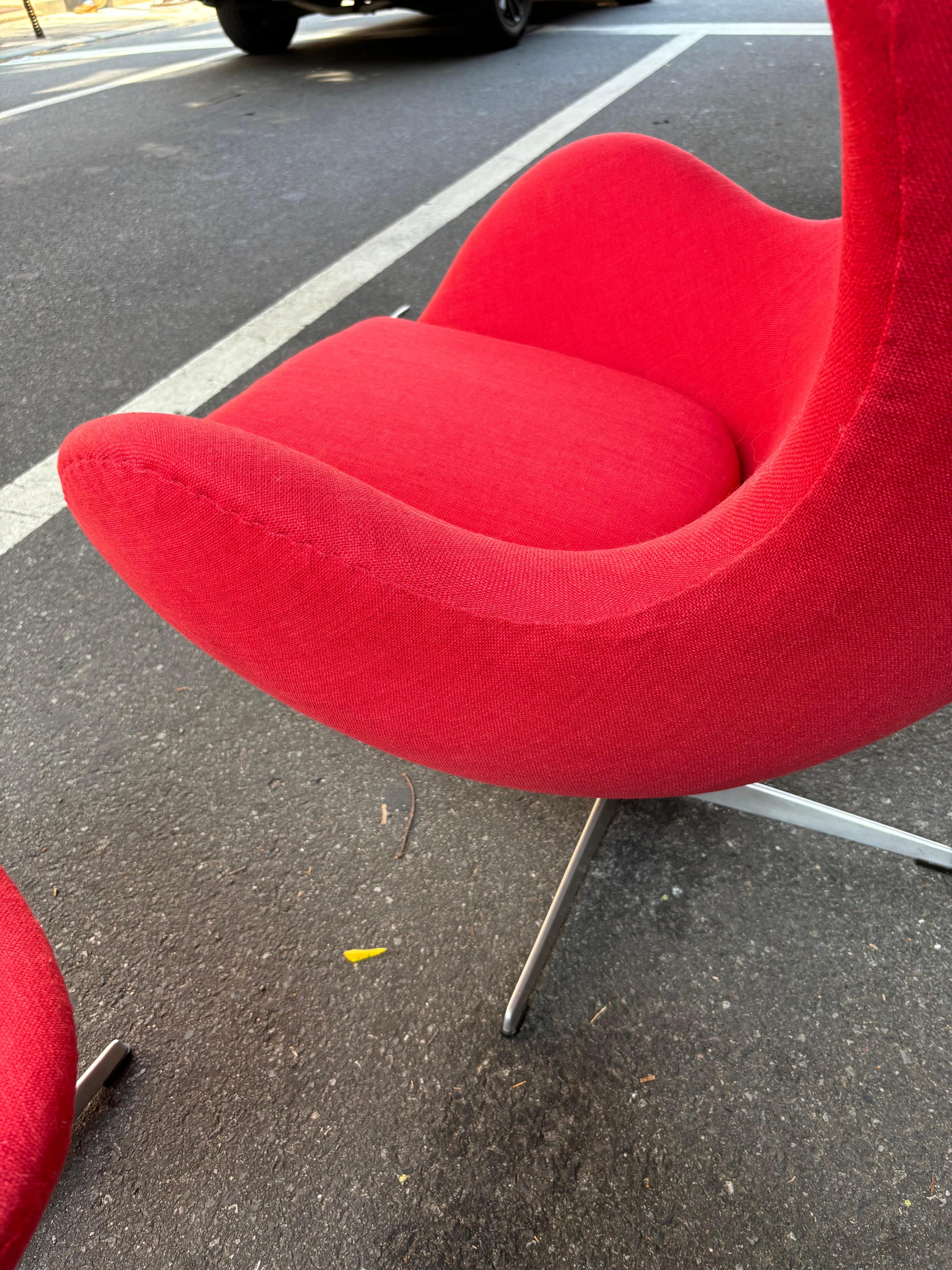 Fine XX secolo Sedia e ottomano Arne Jacobsen di Fritz Hansen in vendita