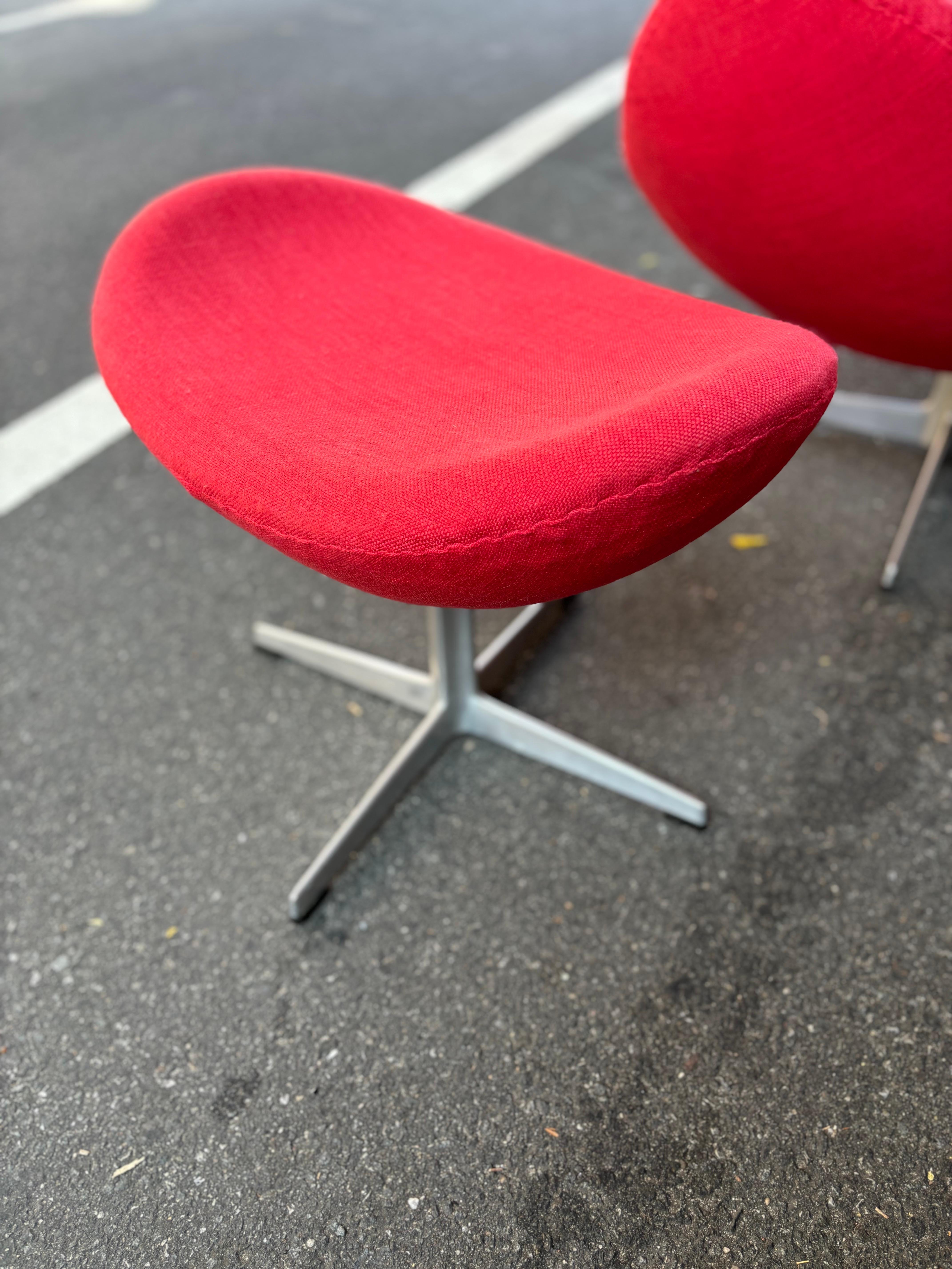 Alluminio Sedia e ottomano Arne Jacobsen di Fritz Hansen in vendita
