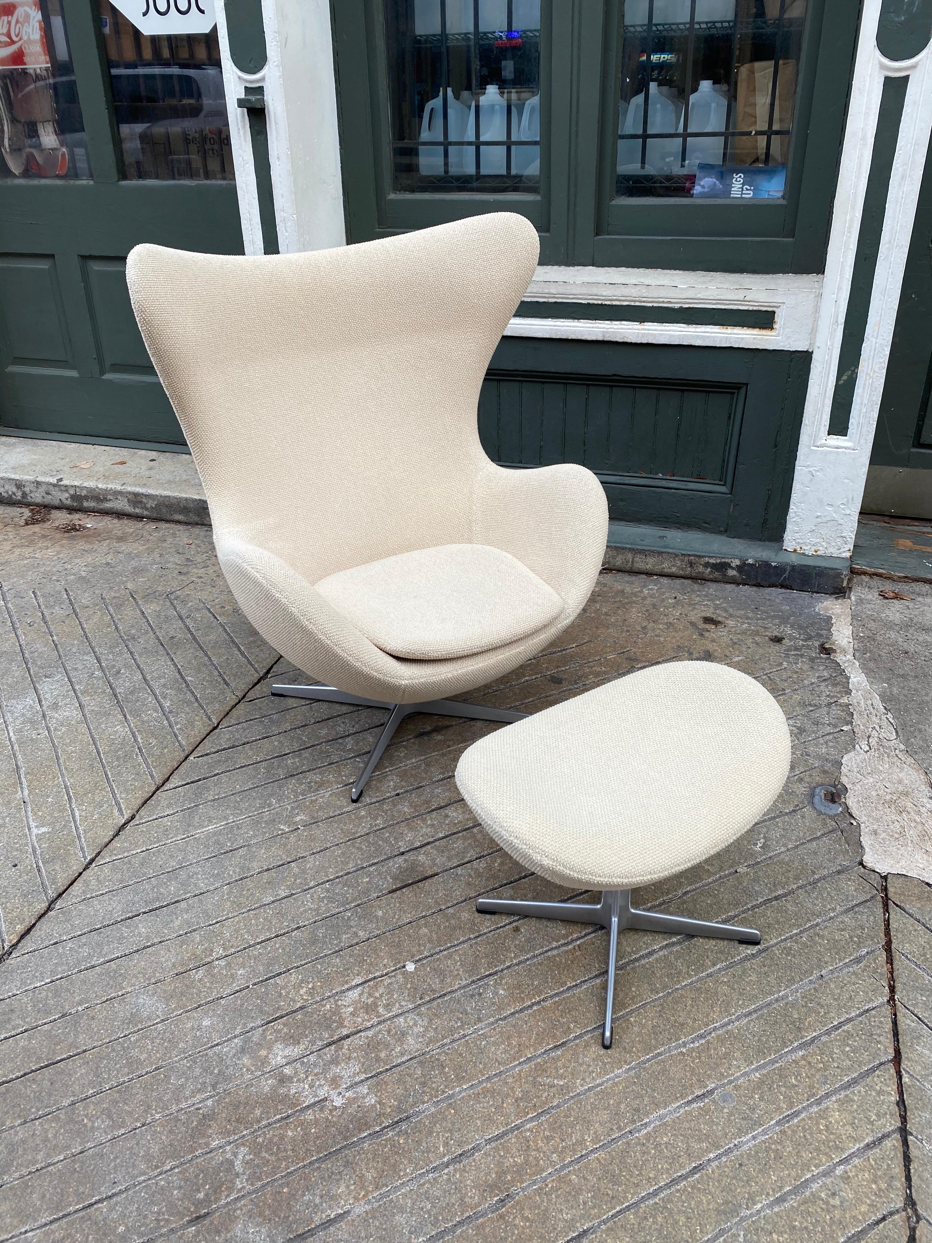 Arne Jacobsen egg chair and ottoman by Fritz Hansen in Knoll Ivory loop fabric. Chair dates to 2008. Chair is in great condition, showing no real wear! This is a tilting and swiveling model ready to go! New with this fabric chair and ottoman are