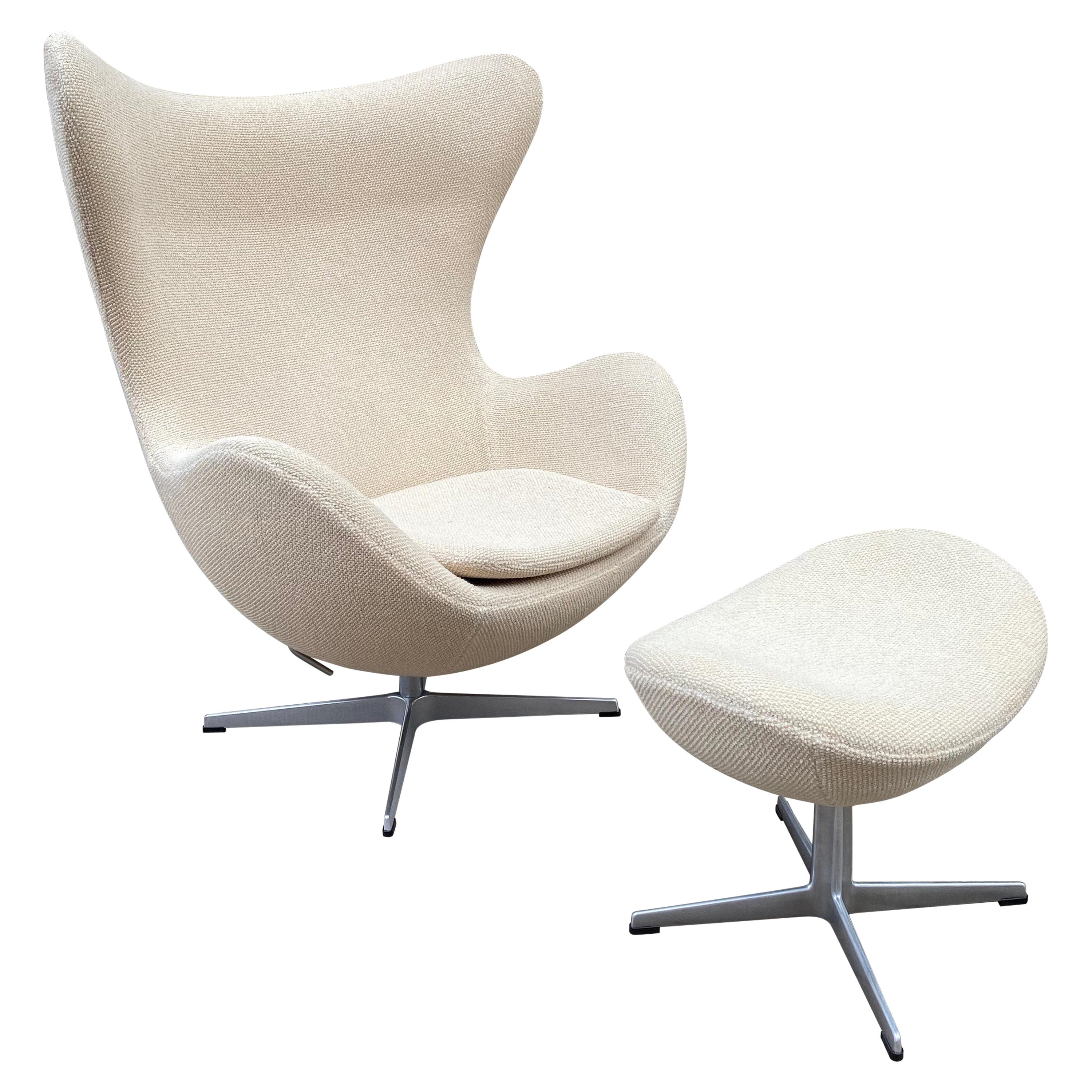 Arne Jacobsen Egg Chair and Ottoman by Fritz Hansen in Knoll Ivory Loop