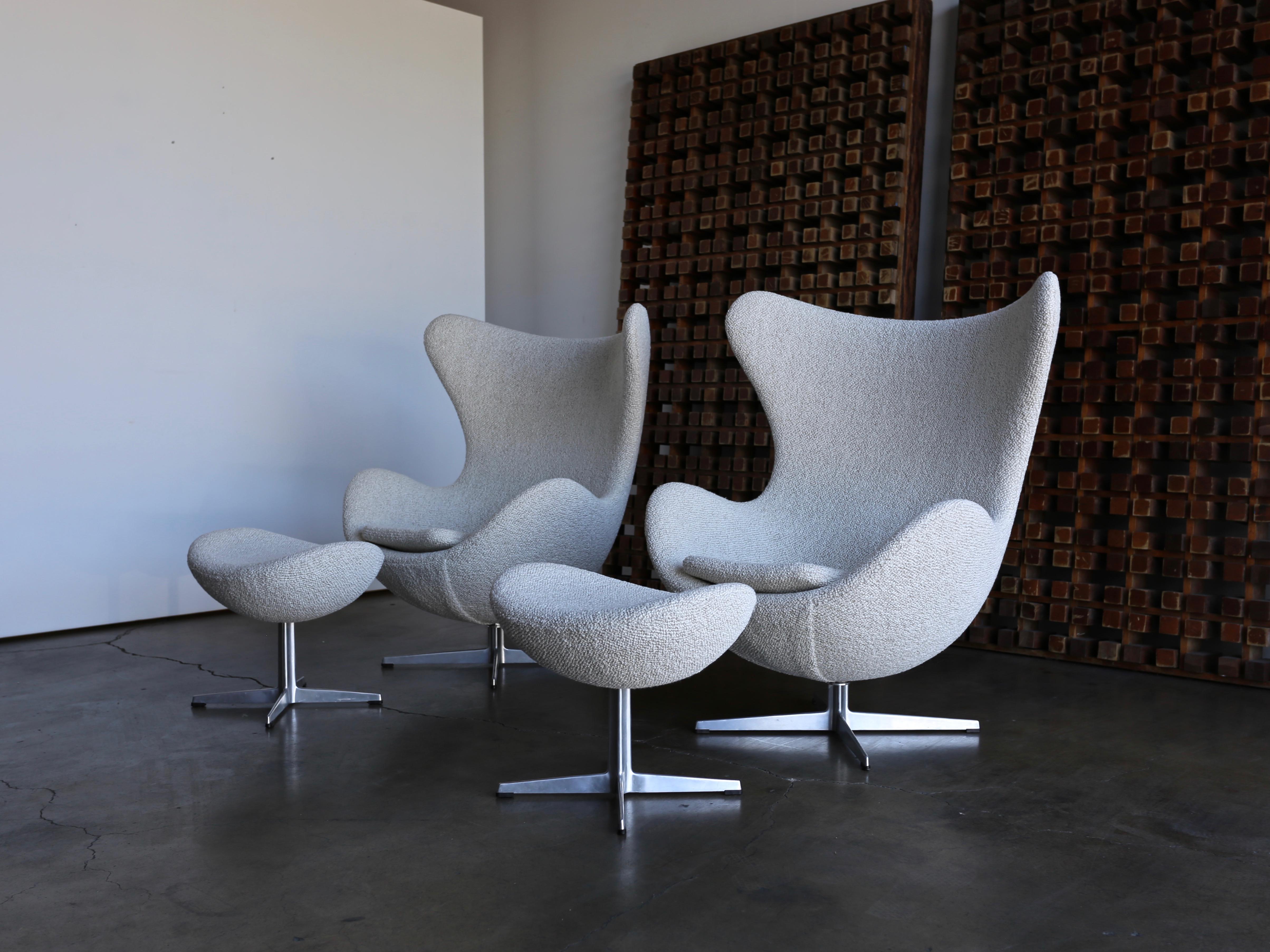 Arne Jacobsen Egg Chair and Ottoman for Fritz Hansen, circa 1960 5