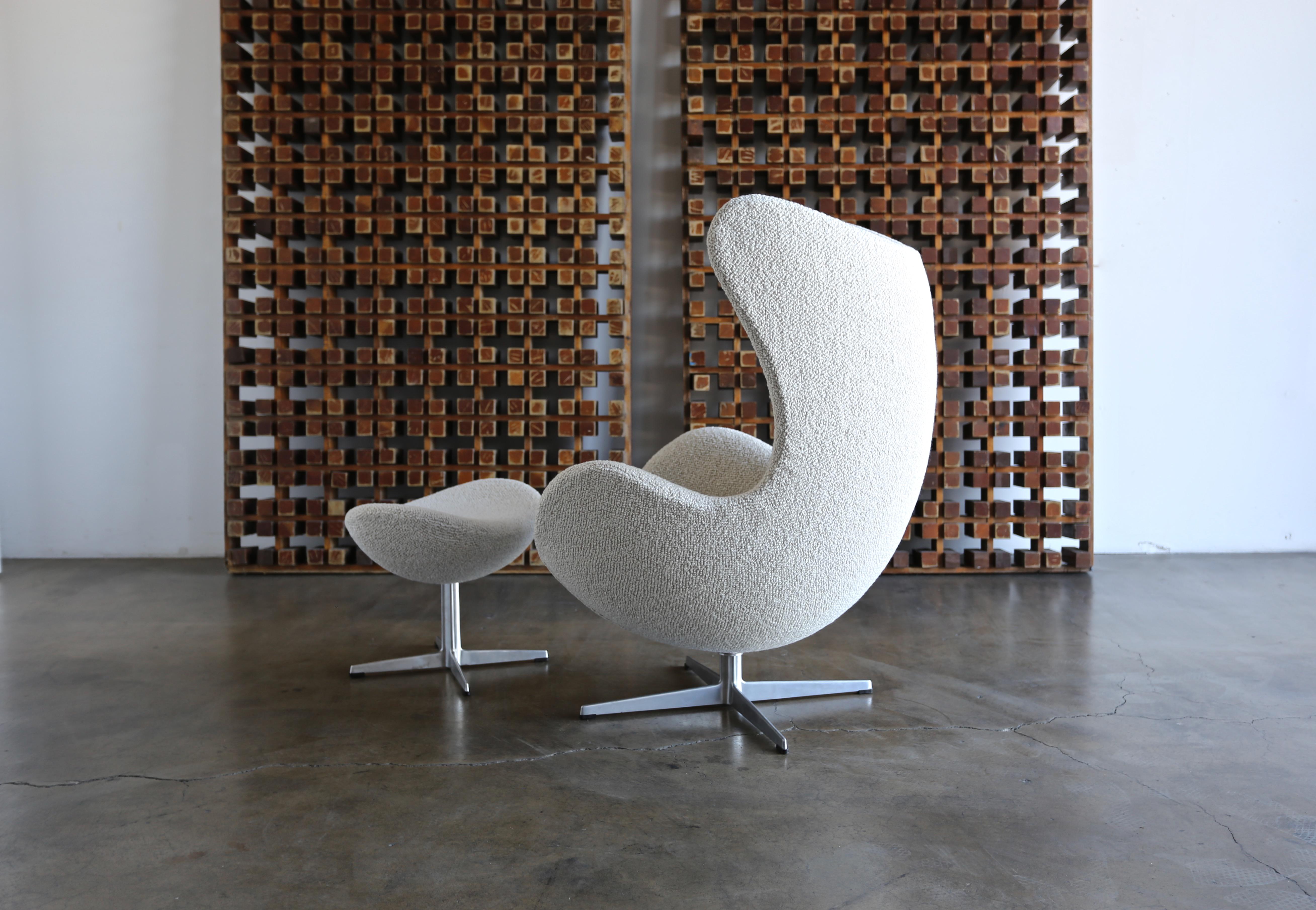 Mid-Century Modern Arne Jacobsen Egg Chair and Ottoman for Fritz Hansen, circa 1960