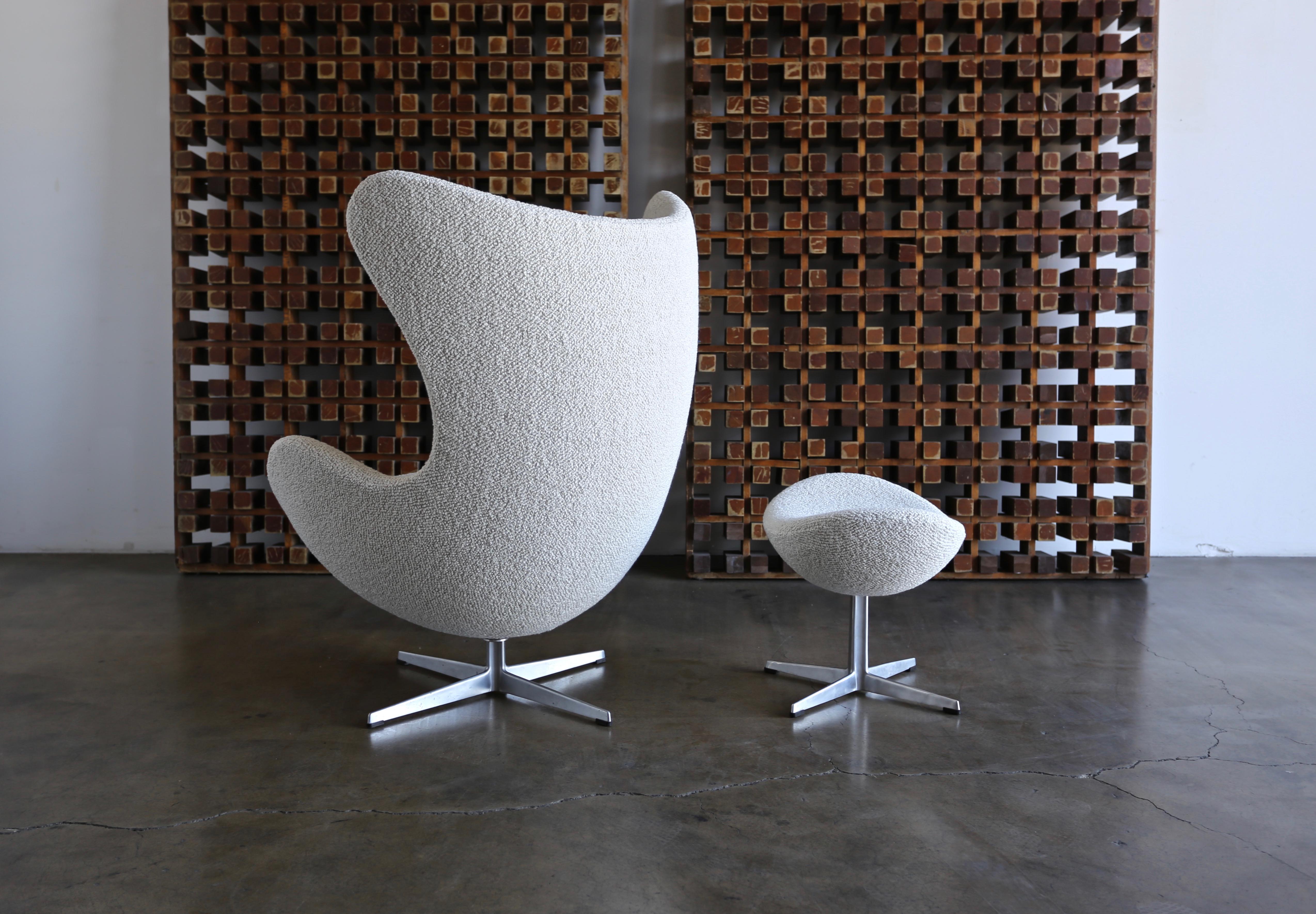 Arne Jacobsen Egg Chair and Ottoman for Fritz Hansen, circa 1960 In Good Condition In Costa Mesa, CA