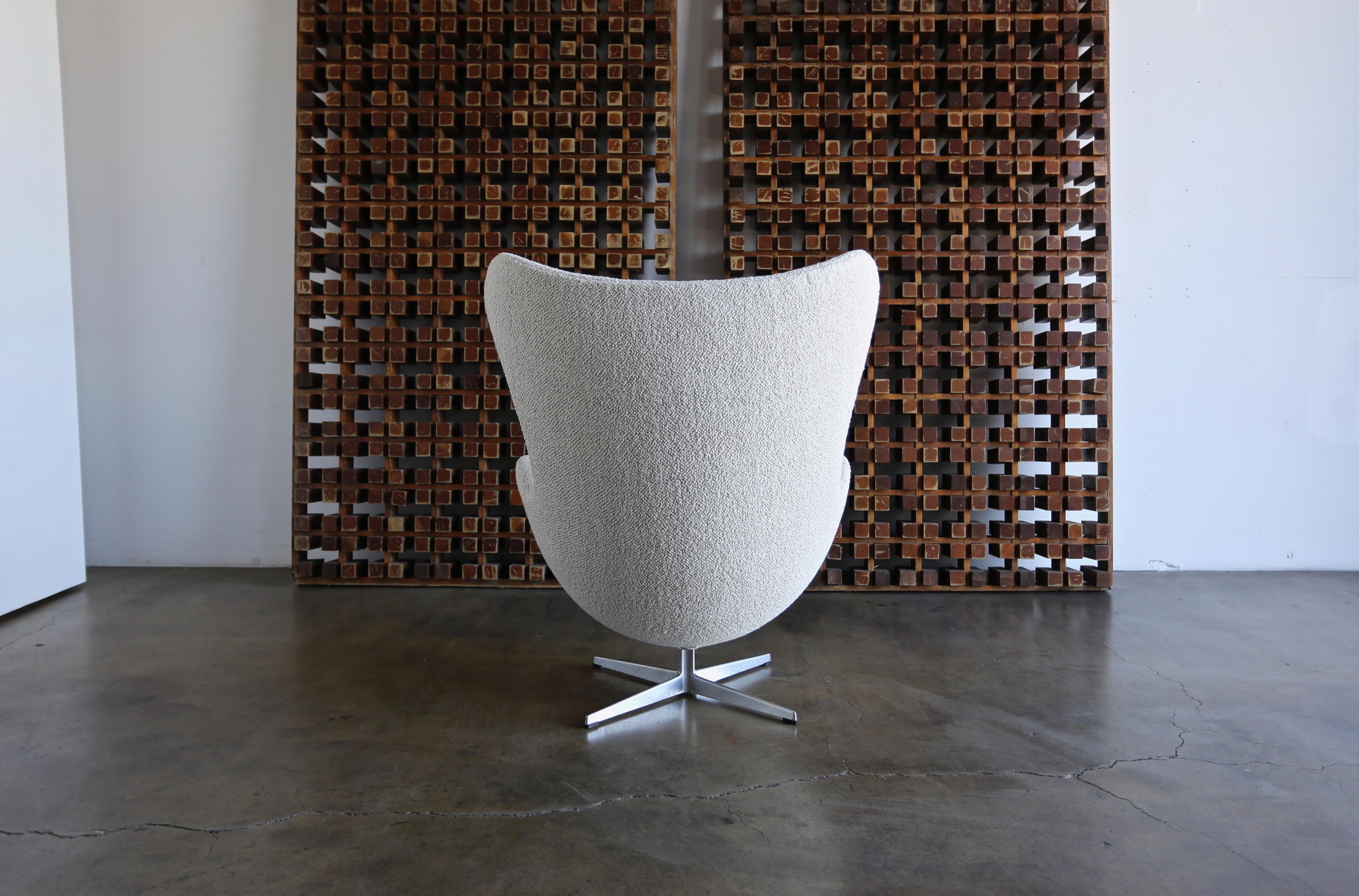 20th Century Arne Jacobsen Egg Chair and Ottoman for Fritz Hansen, circa 1960